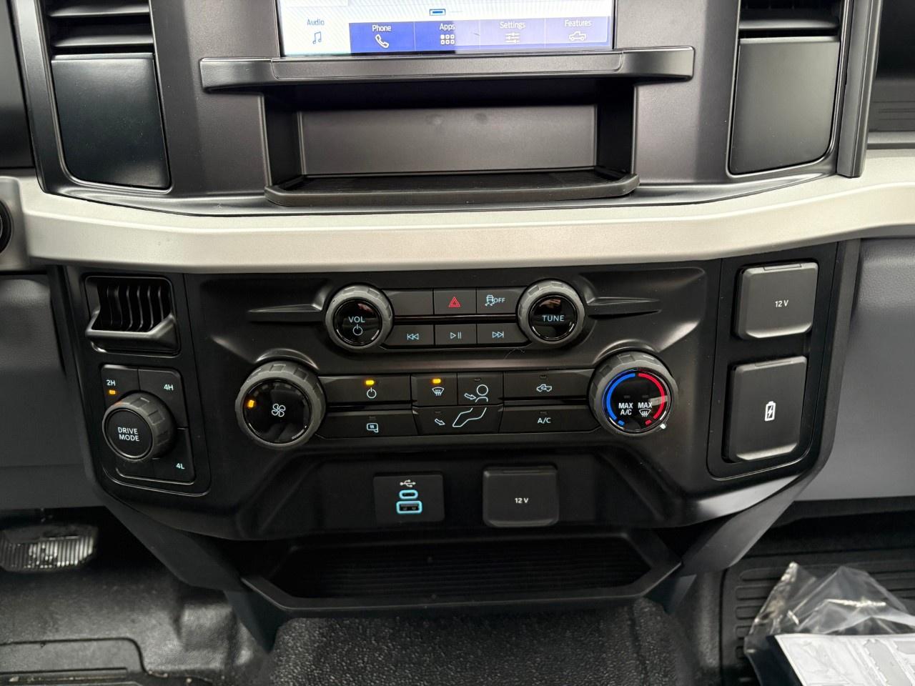 2026 Ford F-550 Super Duty DRW XL 4WD REG CAB 169" WB 84" CA Photo