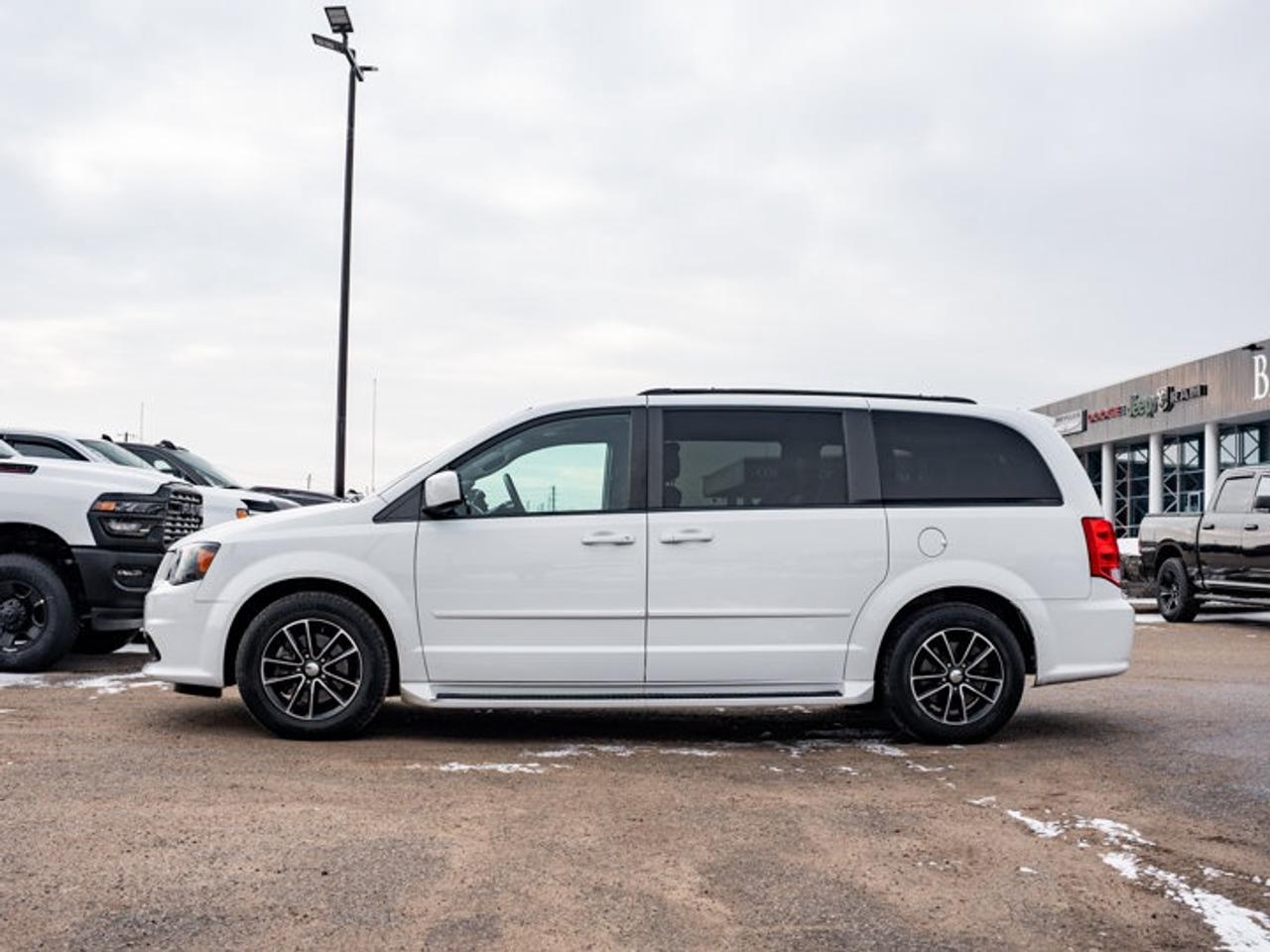 2017 Dodge Grand Caravan GT Photo4