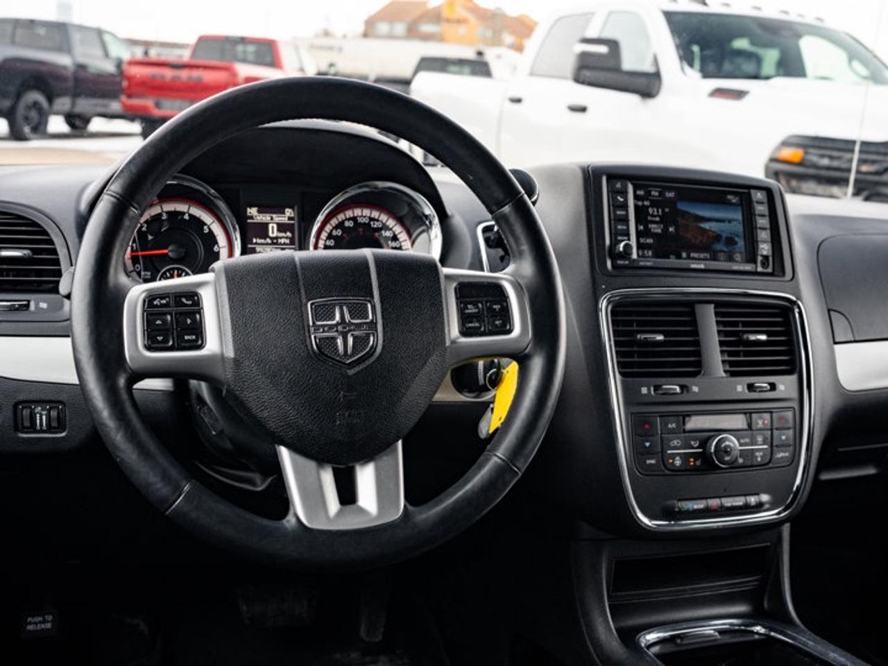 2017 Dodge Grand Caravan GT Photo2