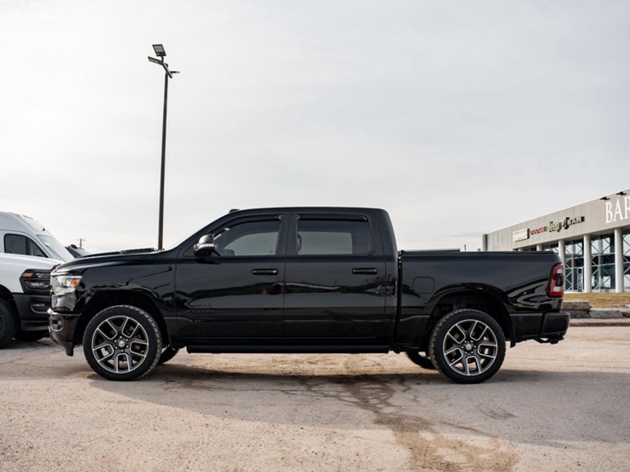2021 RAM 1500 SPORT Photo4
