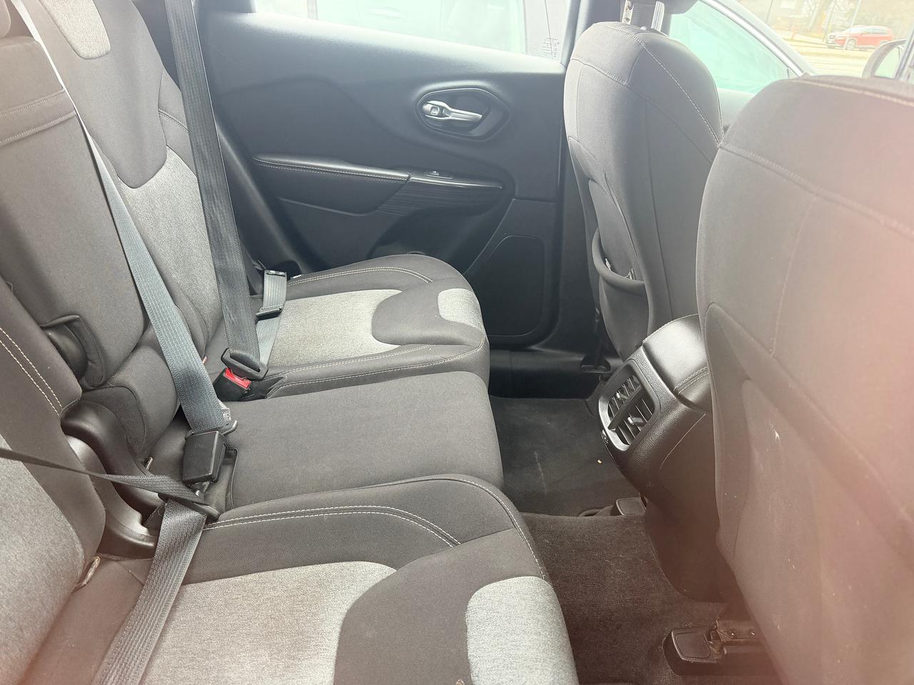 2014 Jeep Cherokee Sport Photo