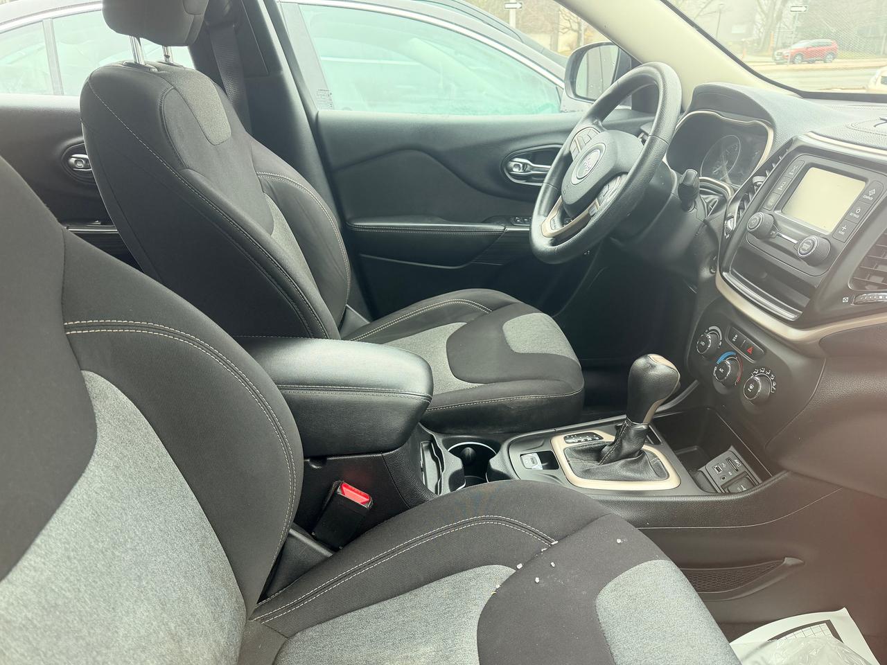 2014 Jeep Cherokee Sport Photo3