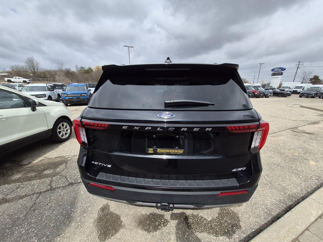 2026 Ford Explorer 20" RIMS, COMFORT PACK! HEATED WHEEL, PANO ROOF! Photo