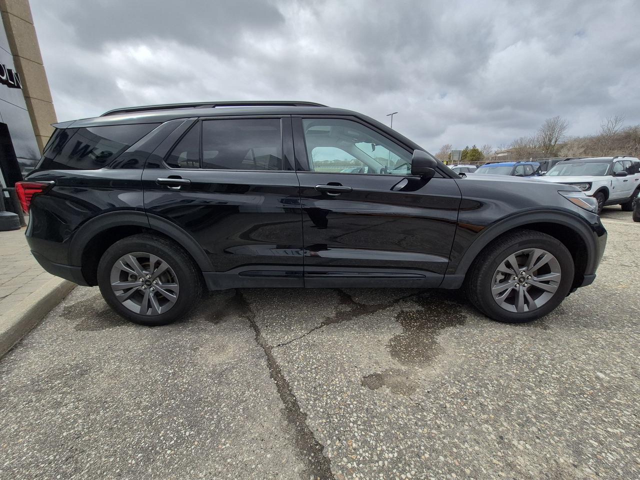 2026 Ford Explorer 20" RIMS, COMFORT PACK! HEATED WHEEL, PANO ROOF! Photo