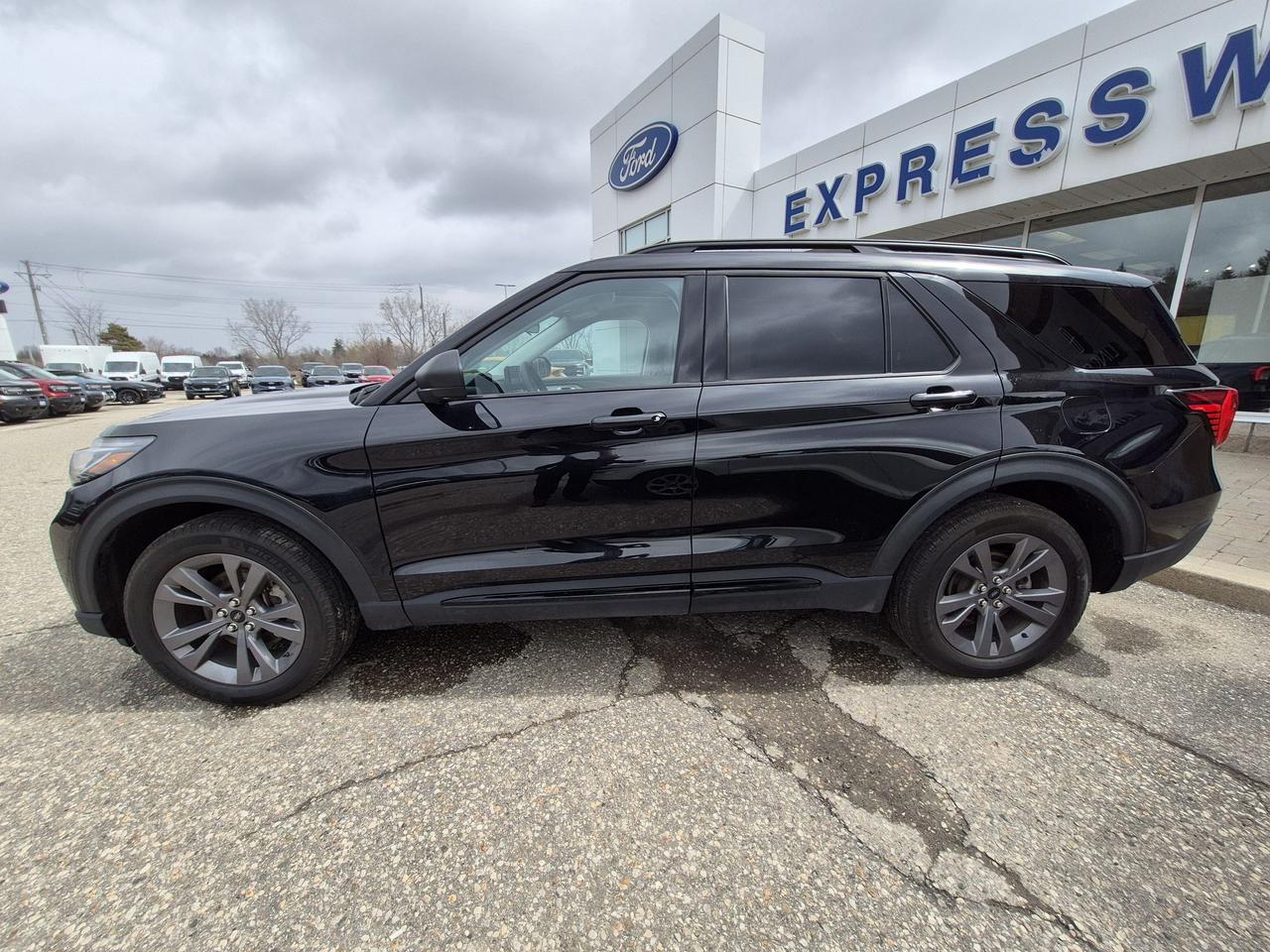 2026 Ford Explorer 20" RIMS, COMFORT PACK! HEATED WHEEL, PANO ROOF! Photo