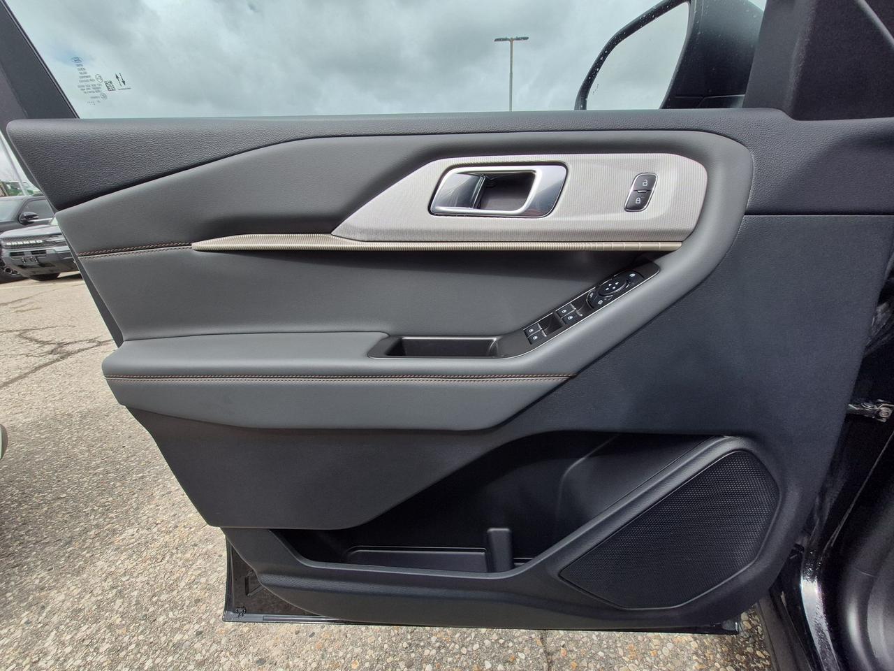 2026 Ford Explorer 20" RIMS, COMFORT PACK! HEATED WHEEL, PANO ROOF! Photo