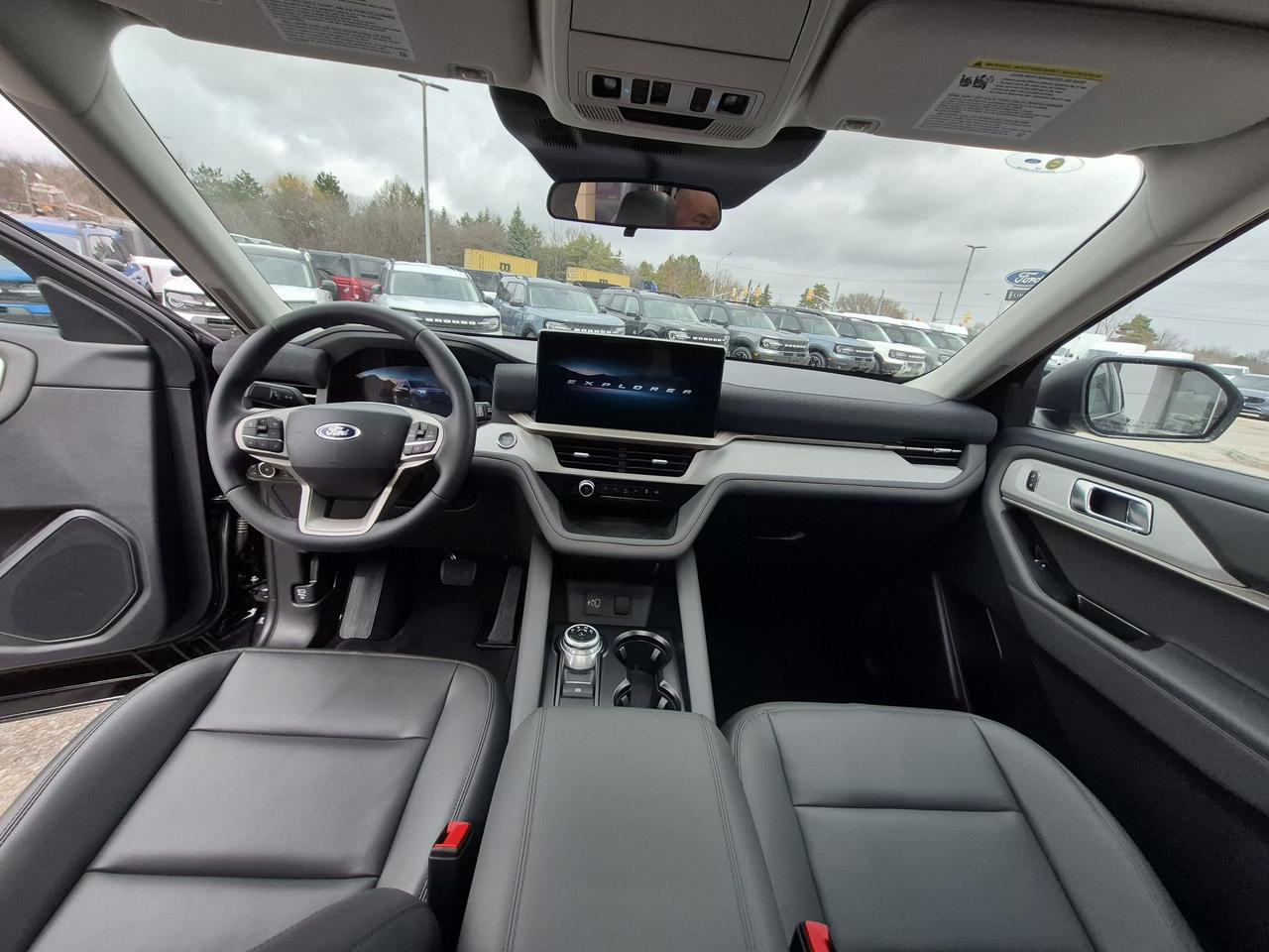 2026 Ford Explorer 20" RIMS, COMFORT PACK! HEATED WHEEL, PANO ROOF! Photo