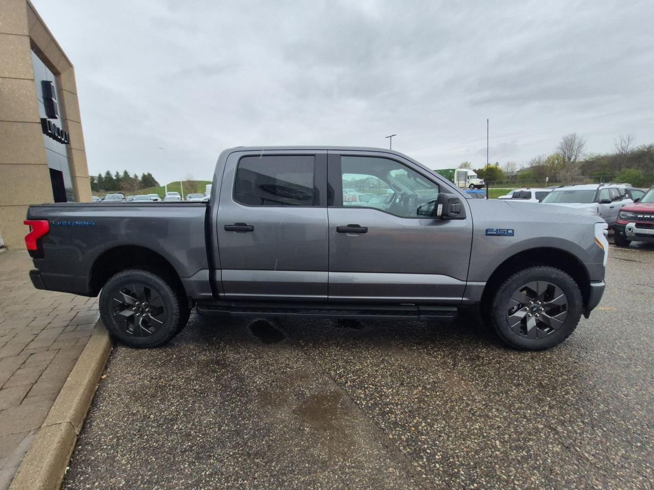 2024 Ford F-150 Lightning XLT, STANDARD RANGE BATTERY, 20'S, TAILGATE STEP! Photo4