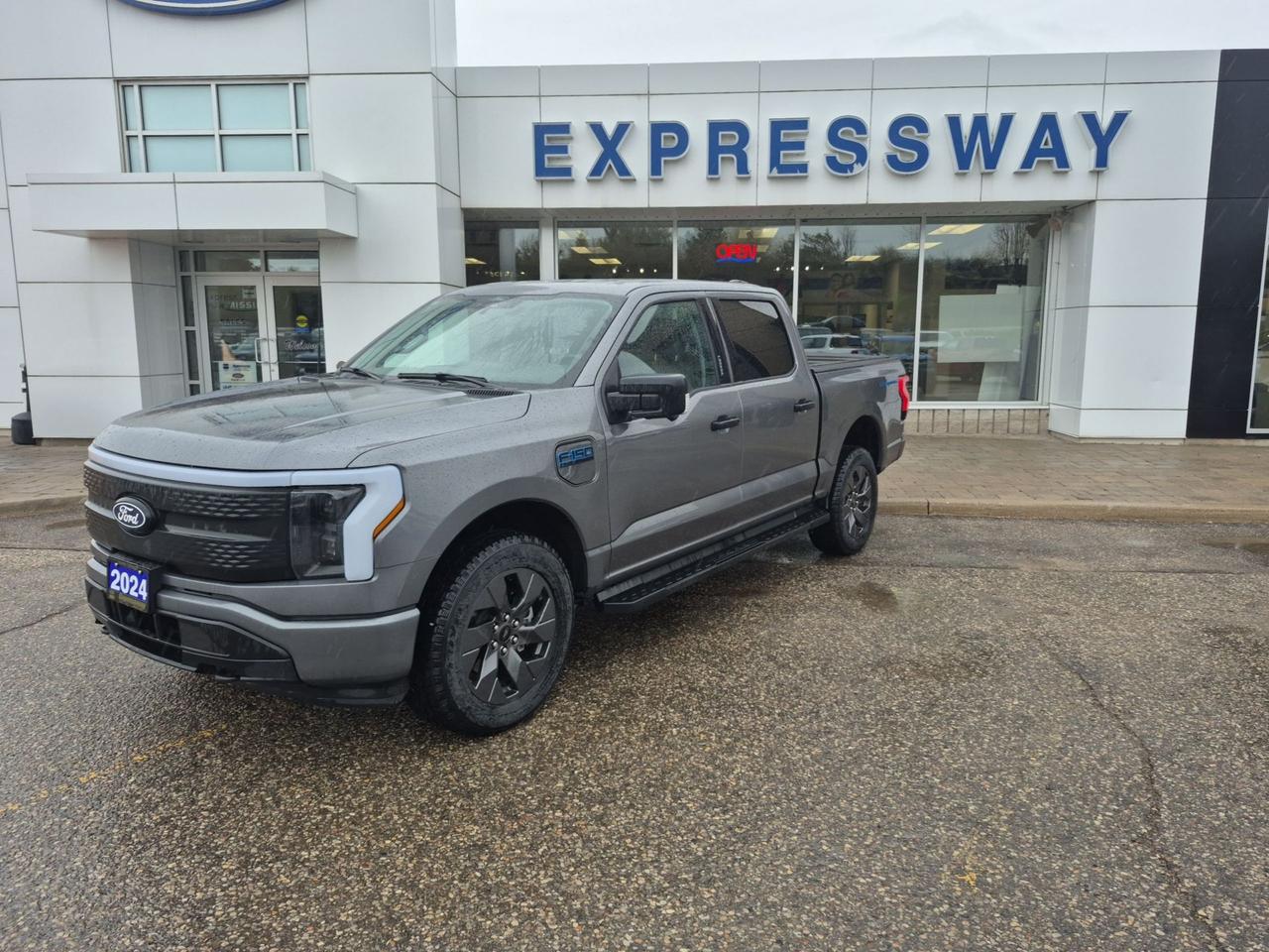 2024 Ford F-150 Lightning XLT, STANDARD RANGE BATTERY, 20'S, TAILGATE STEP! Photo0