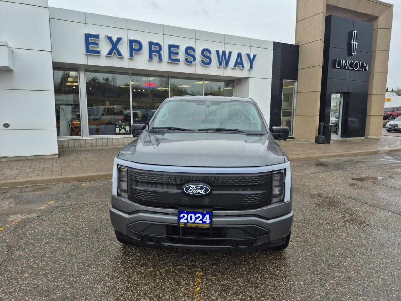 2024 Ford F-150 Lightning XLT, STANDARD RANGE BATTERY, 20'S, TAILGATE STEP! Photo2