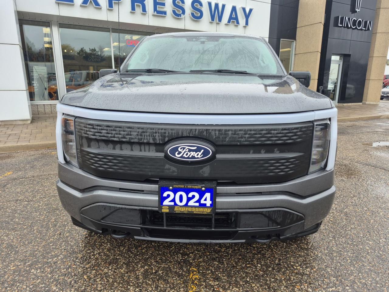 2024 Ford F-150 Lightning XLT, STANDARD RANGE BATTERY, 20'S, TAILGATE STEP! Photo3