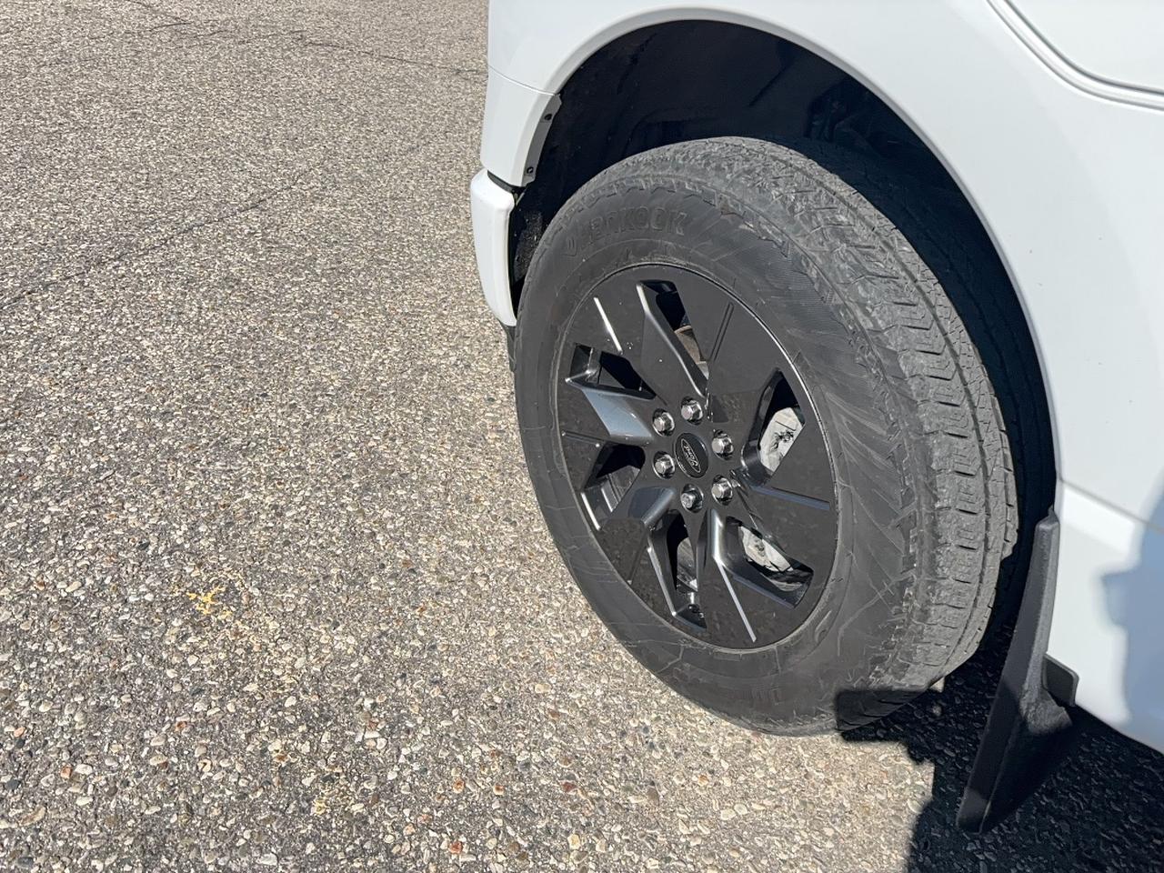 2024 Ford F-150 Lightning STANDARD RANGE BATTERY, MAN TOW PACK, PRO POWER! Photo