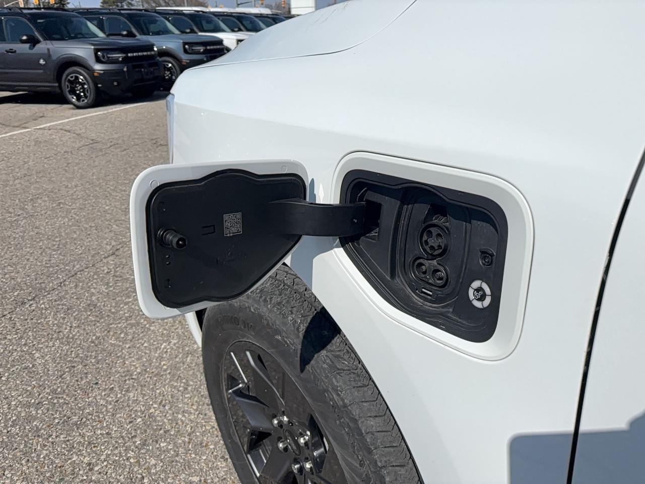 2024 Ford F-150 Lightning STANDARD RANGE BATTERY, MAN TOW PACK, PRO POWER! Photo