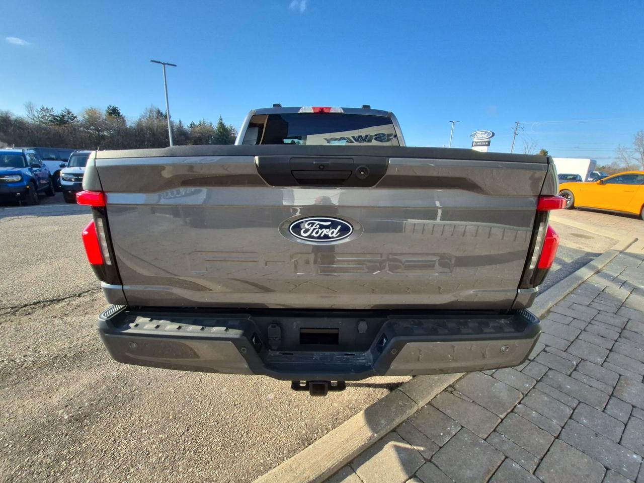 2024 Ford F-150 Lightning STANDARD RANGE BATTERY! MAX TOW AND PRO POWER! Photo4