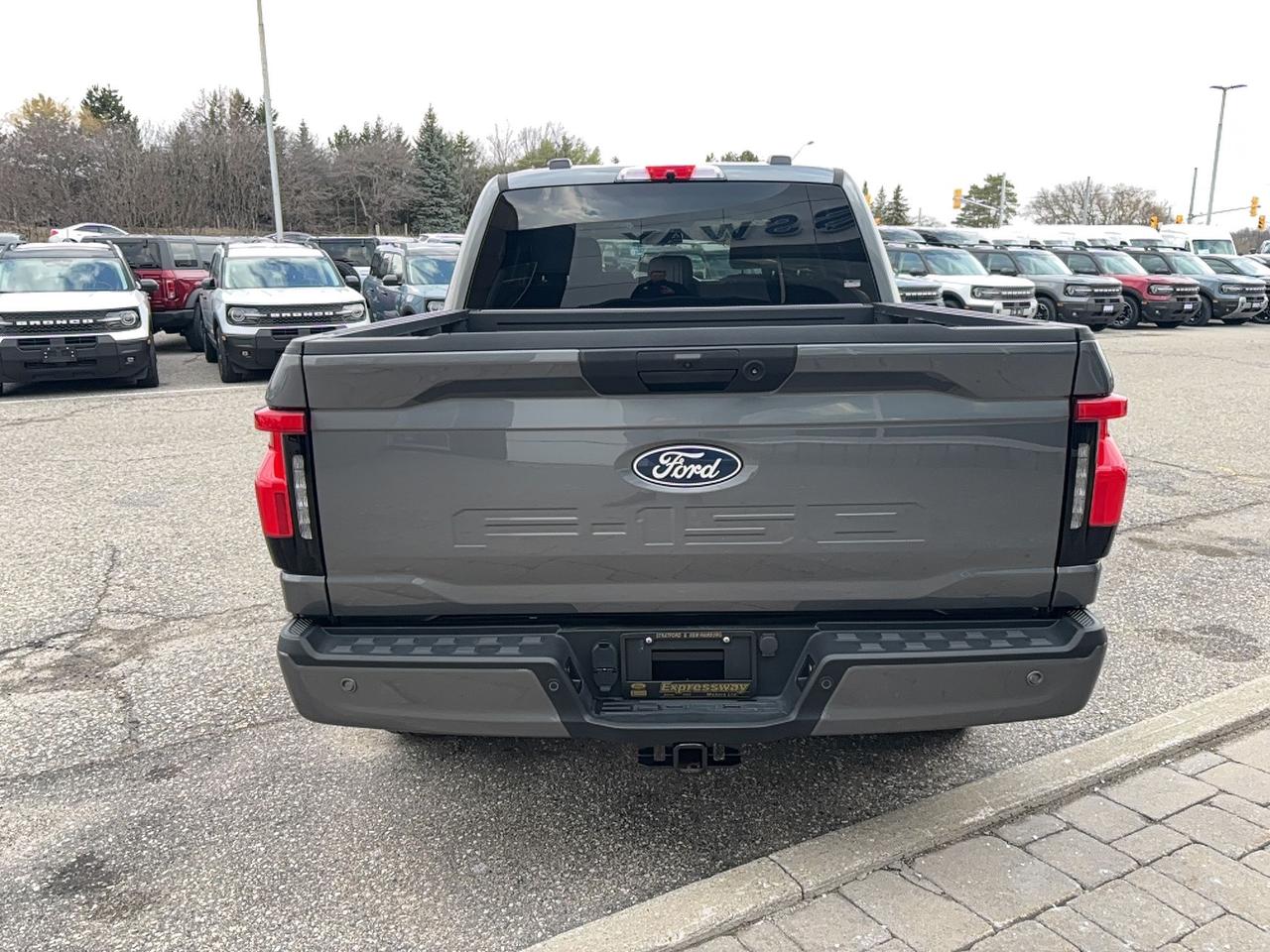 2024 Ford F-150 Lightning STANDARD RANGE BATTERY! MAX TOW AND PRO POWER! Photo