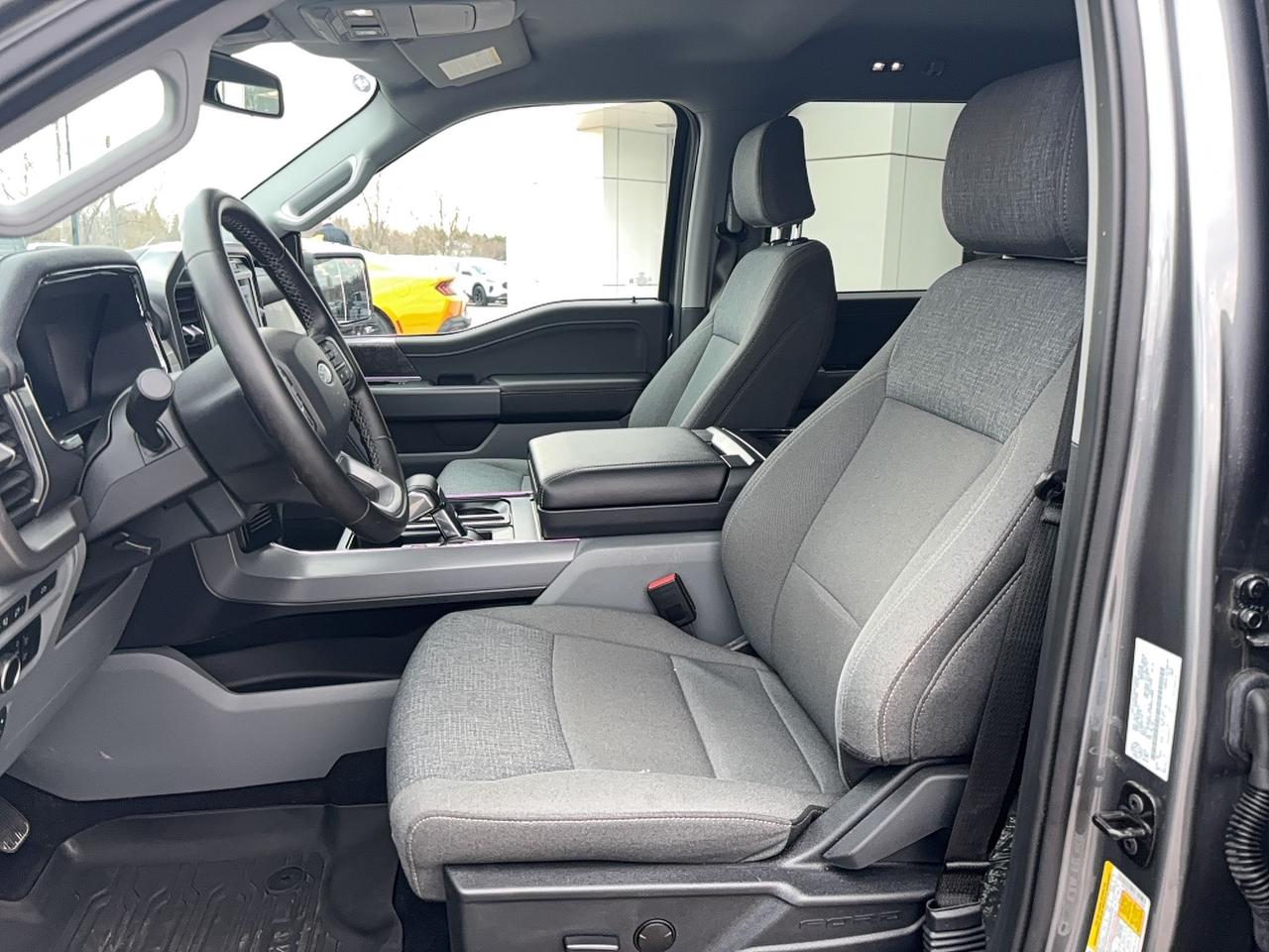 2024 Ford F-150 Lightning STANDARD RANGE BATTERY! MAX TOW AND PRO POWER! Photo