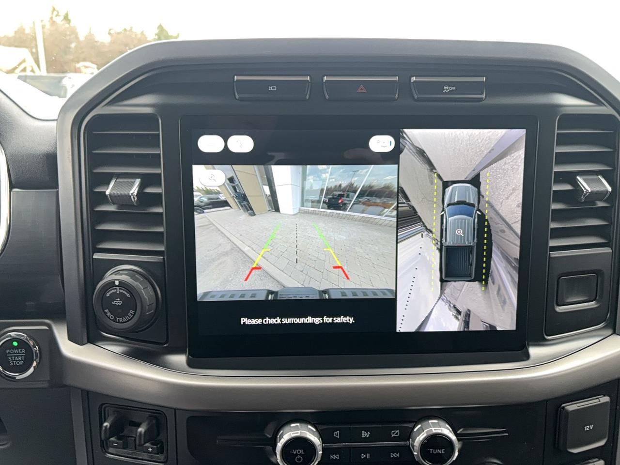 2024 Ford F-150 Lightning STANDARD RANGE BATTERY! MAX TOW AND PRO POWER! Photo