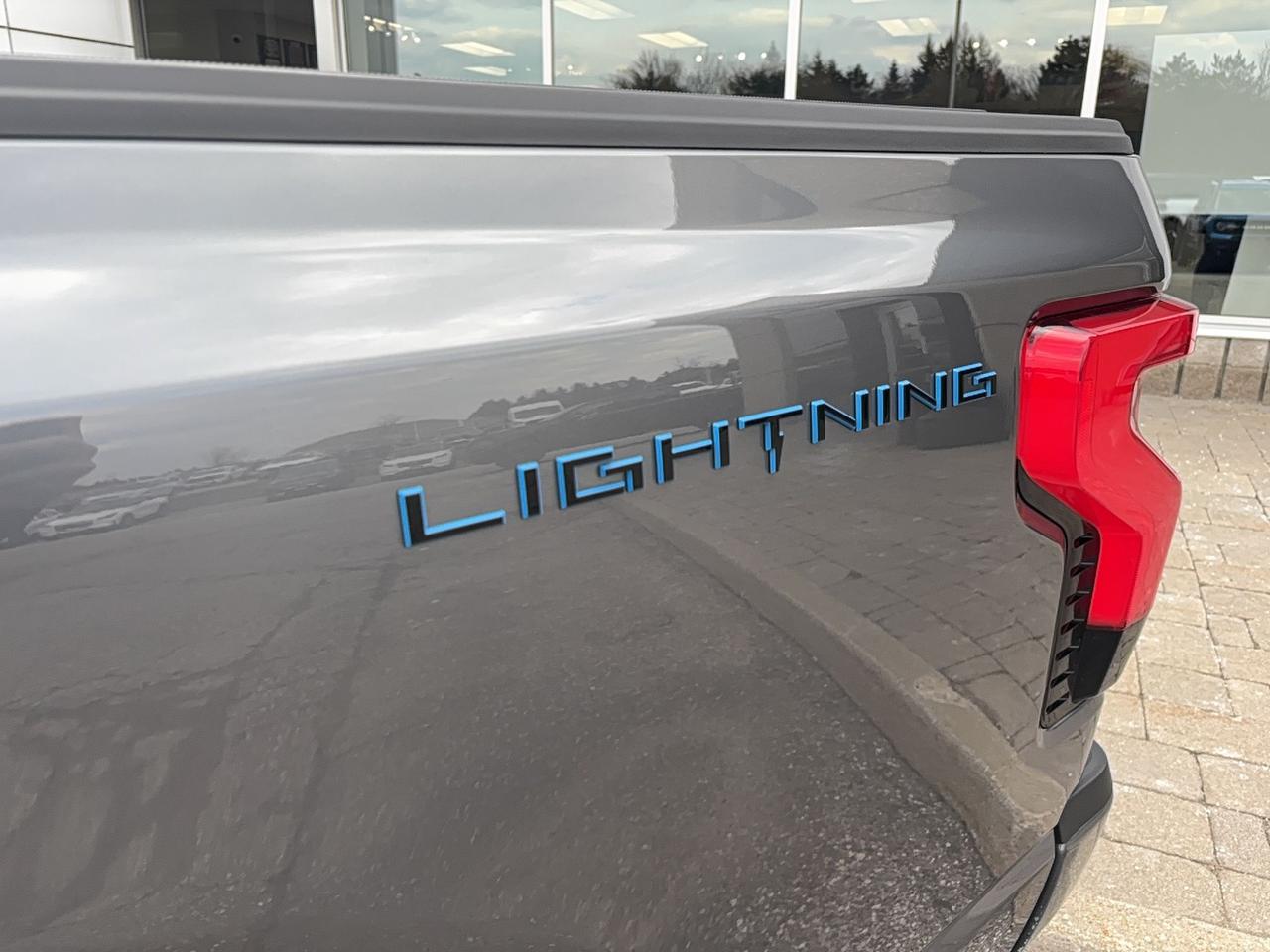 2024 Ford F-150 Lightning STANDARD RANGE BATTERY! MAX TOW AND PRO POWER! Photo