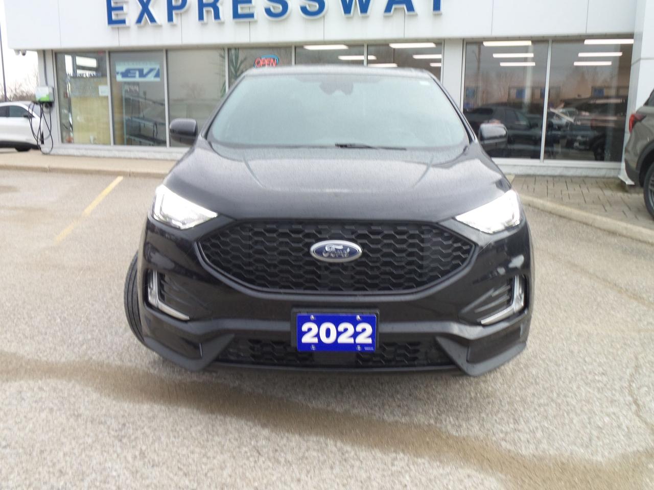 2022 Ford Edge LOCAL TRADE! 2L, GREAT ON FUEL, HEATED WHEEL! Photo1