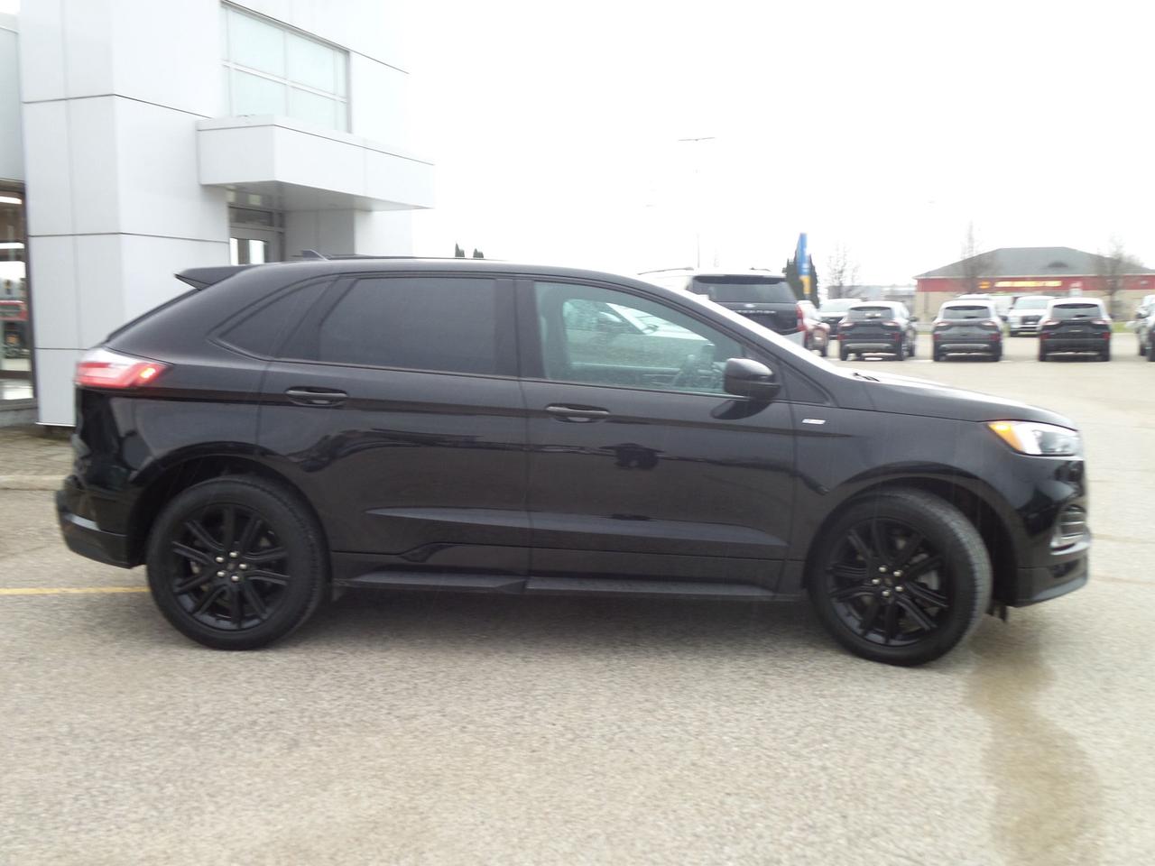 2022 Ford Edge LOCAL TRADE! 2L, GREAT ON FUEL, HEATED WHEEL! Photo3