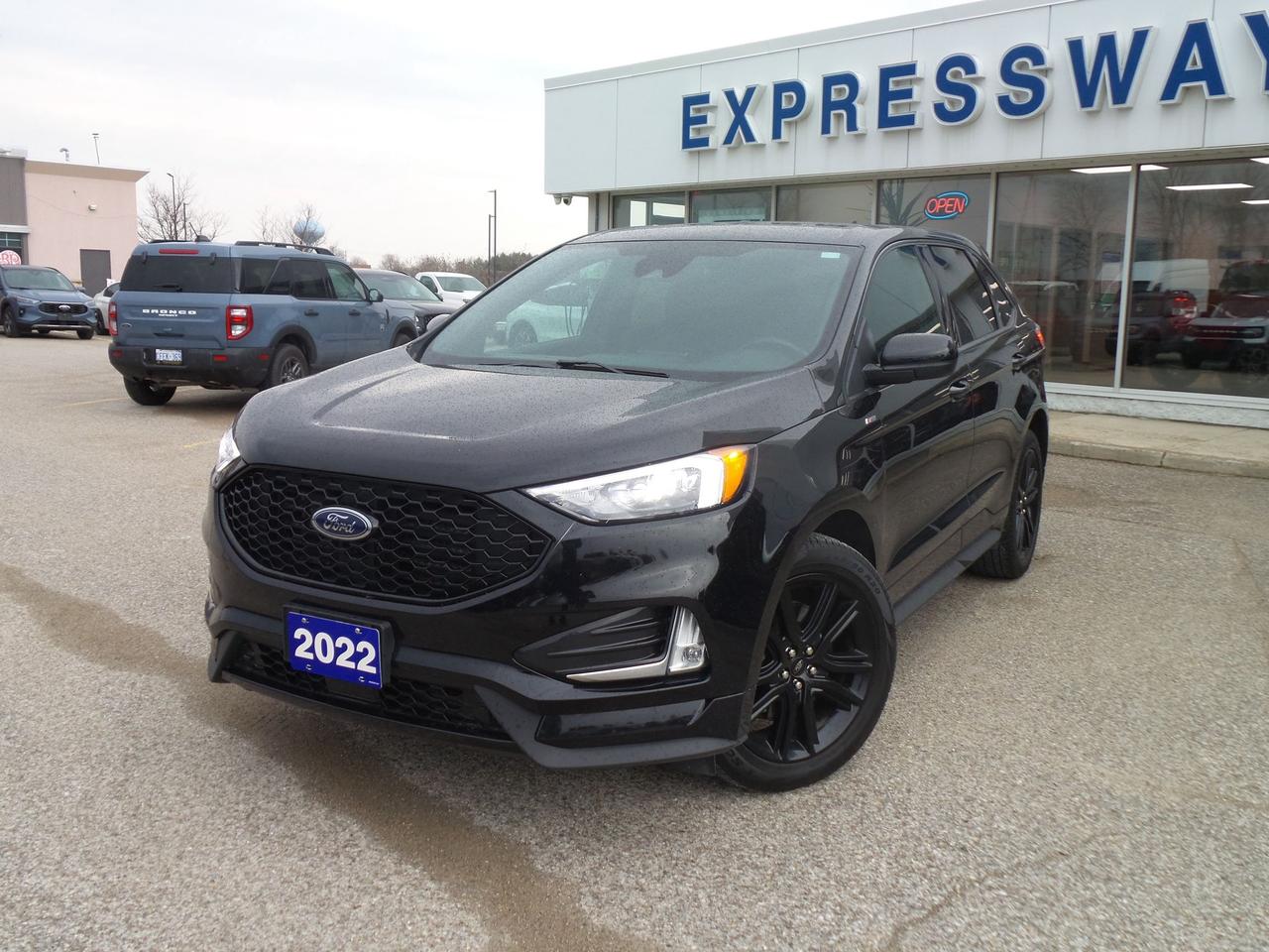 2022 Ford Edge LOCAL TRADE! 2L, GREAT ON FUEL, HEATED WHEEL! Photo0