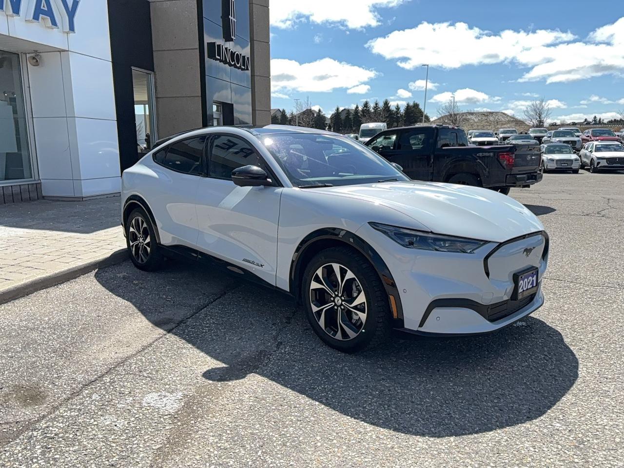 2021 Ford Mustang Mach-E EXTENDED RANGE BATTERY! 19" RIMS, AWD! Photo