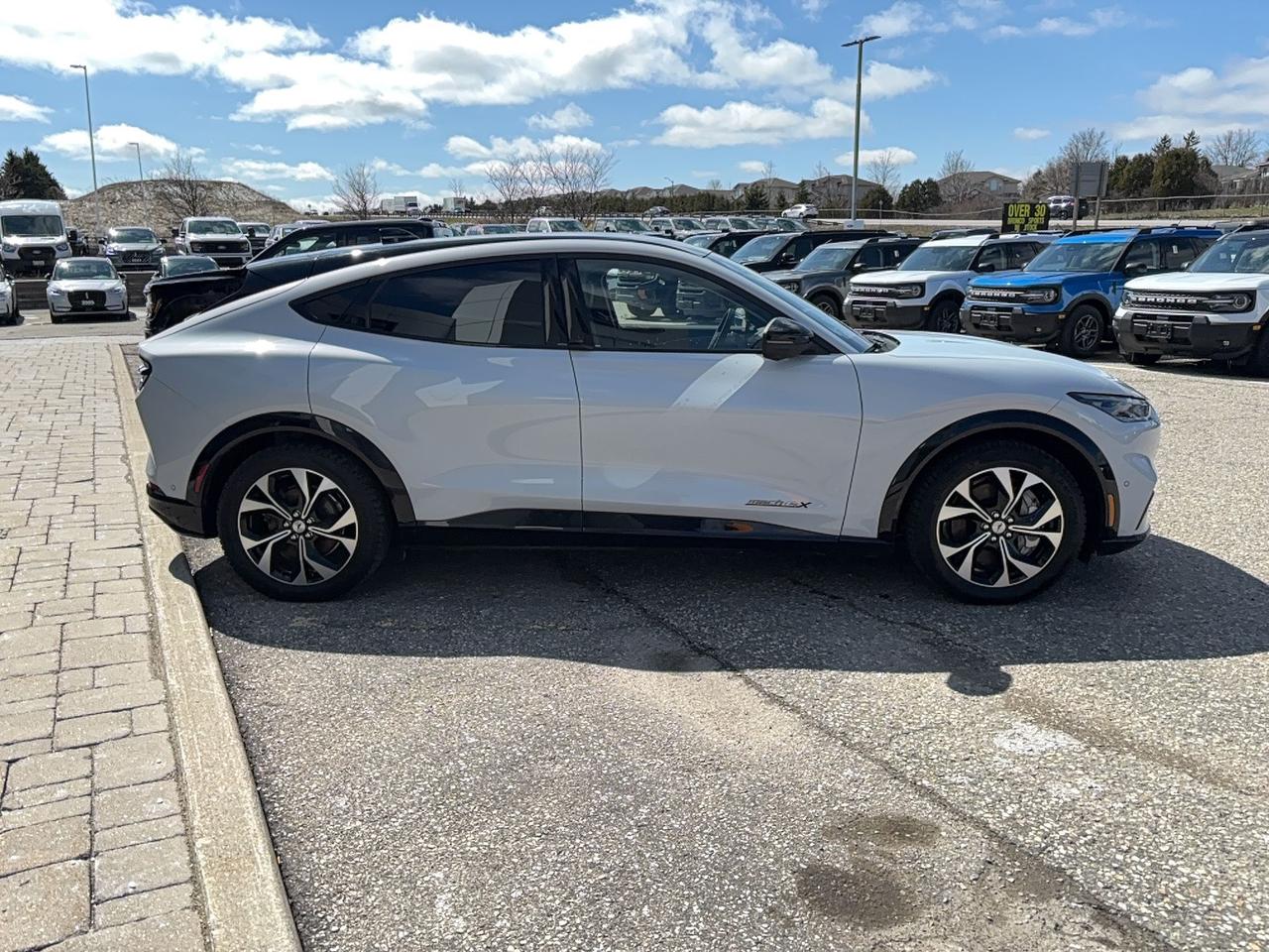 2021 Ford Mustang Mach-E EXTENDED RANGE BATTERY! 19" RIMS, AWD! Photo