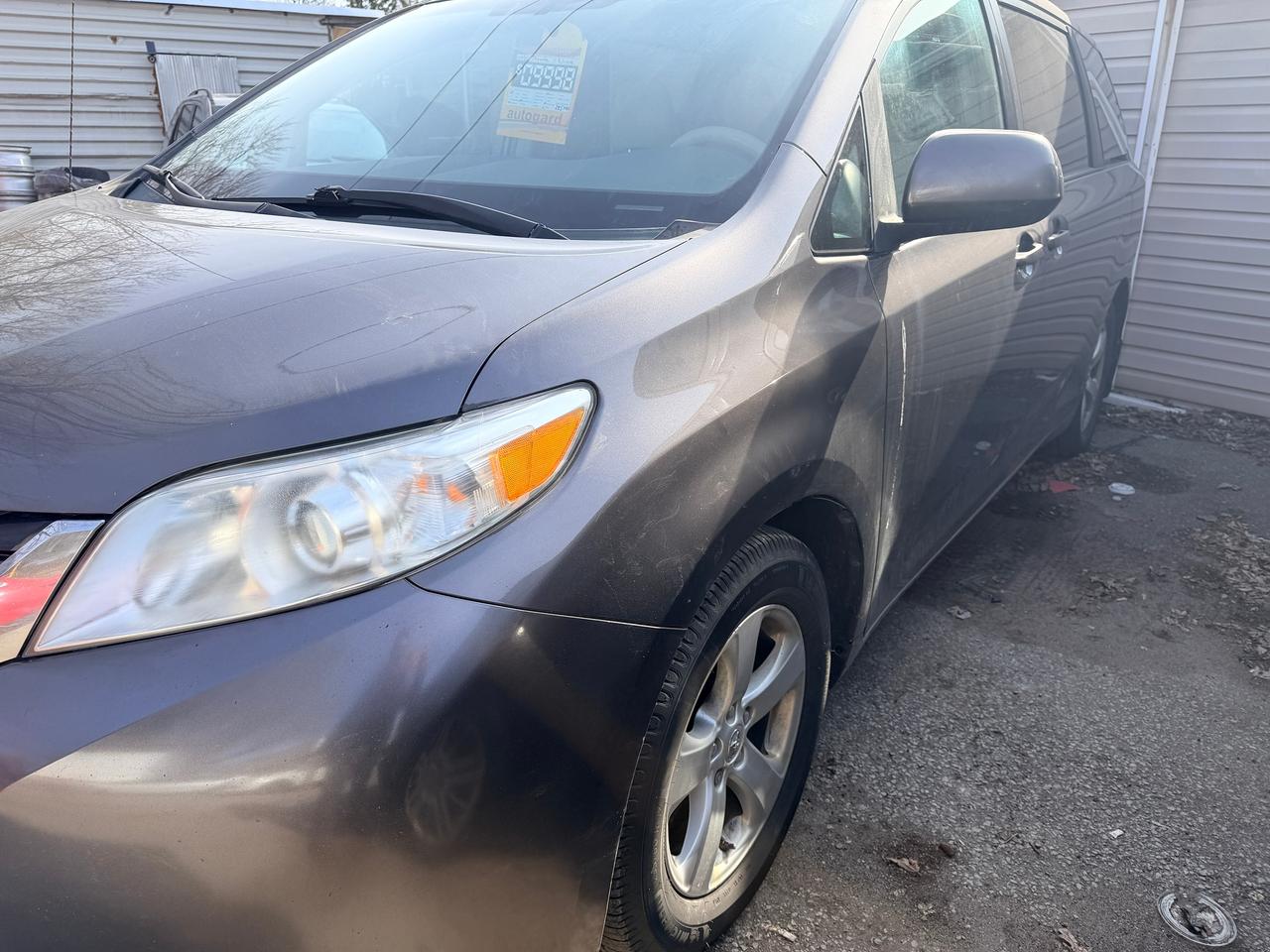 2014 Toyota Sienna LE Photo
