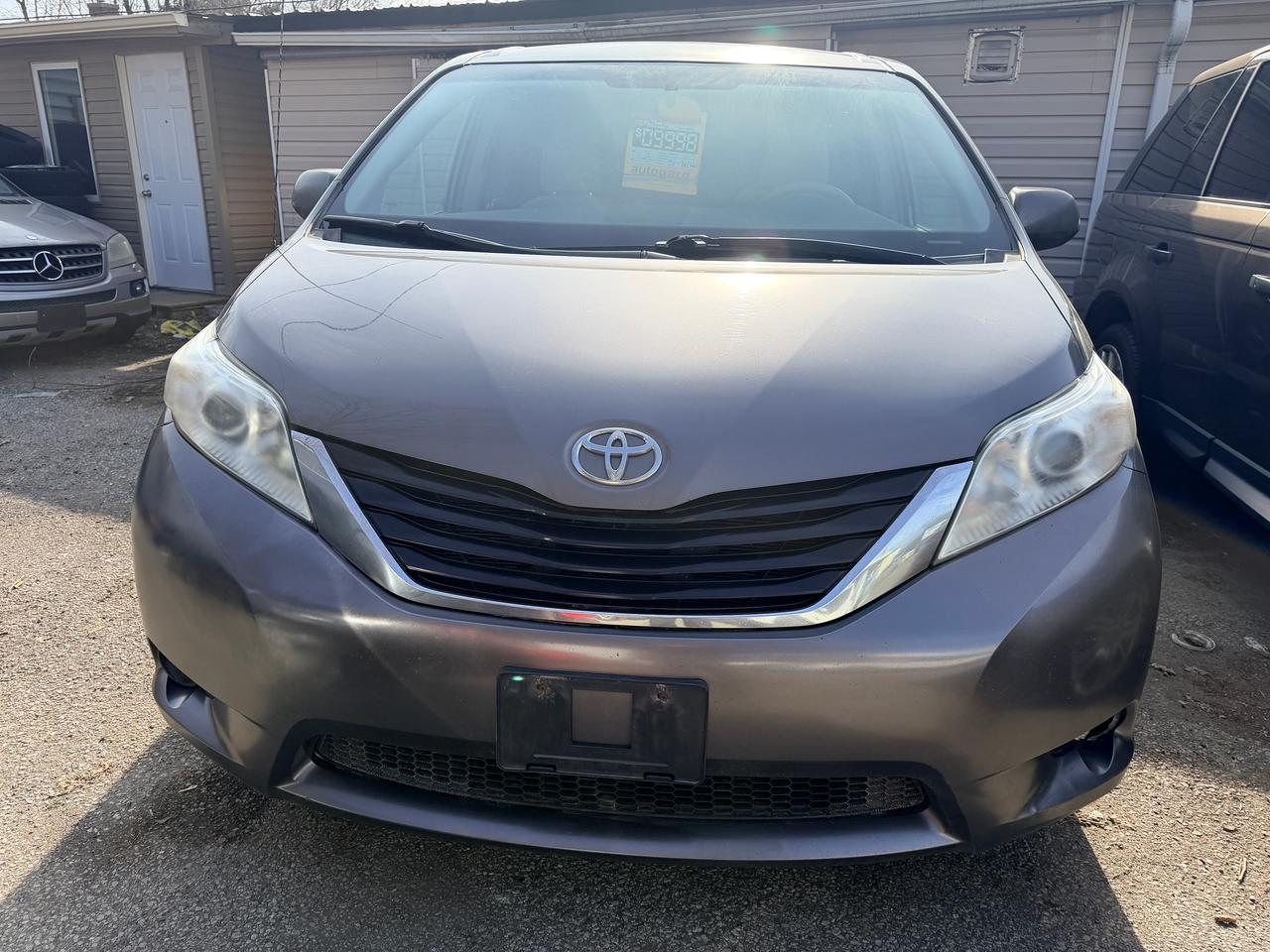 2014 Toyota Sienna LE Photo