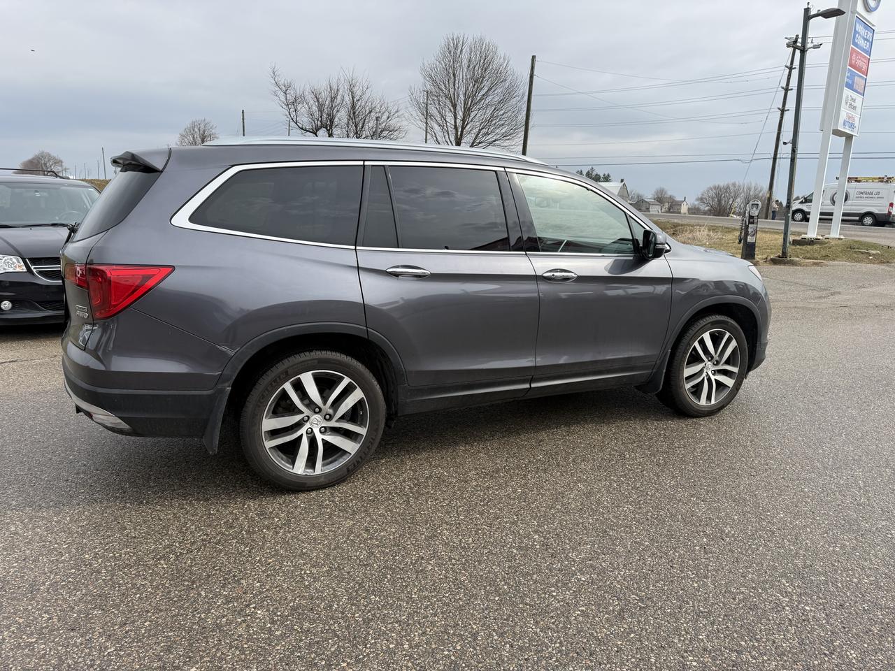 2018 Honda Pilot Touring 4x4 panoramic roof and extra winter tires with steel rims Photo