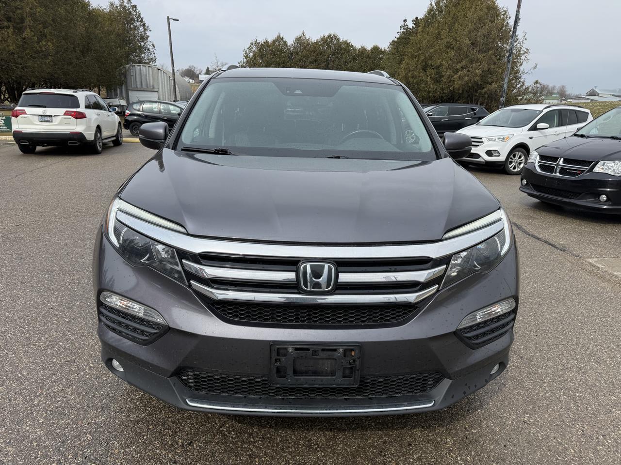 2018 Honda Pilot Touring 4x4 panoramic roof and extra winter tires with steel rims Photo