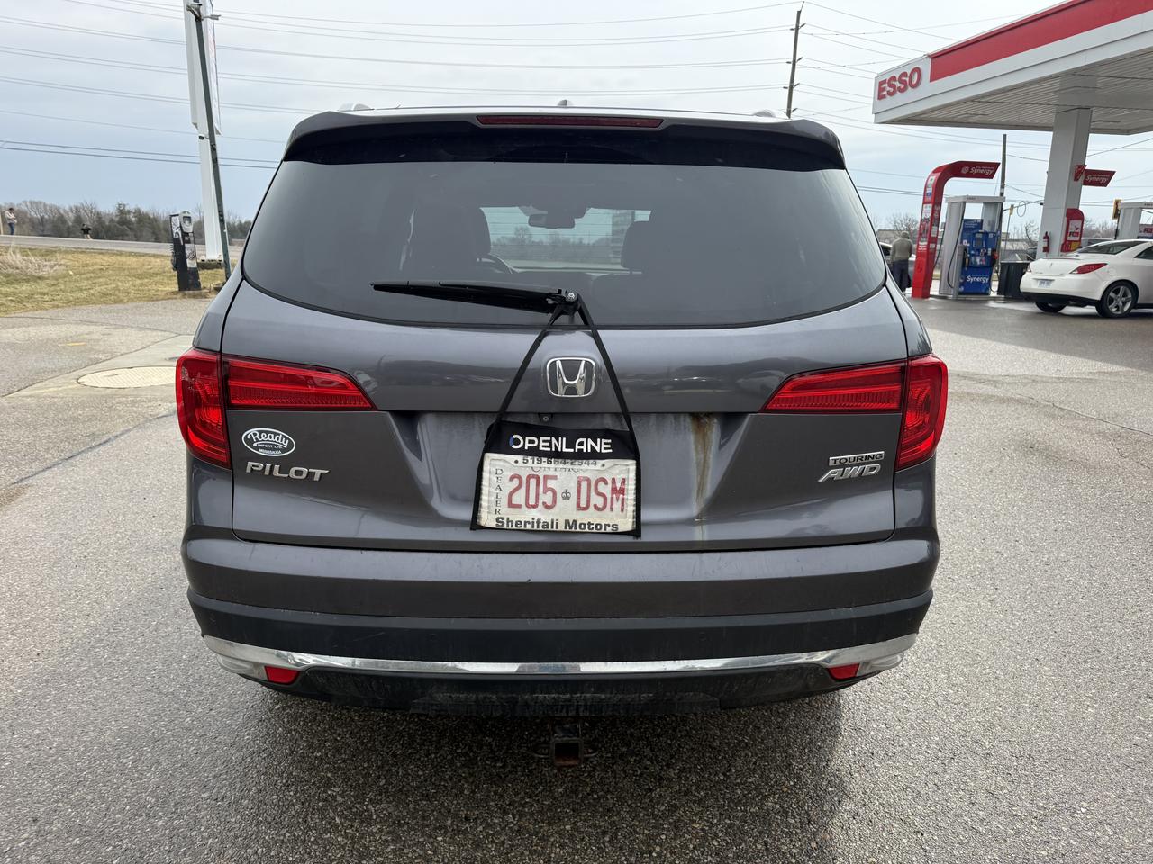 2018 Honda Pilot Touring 4x4 panoramic roof and extra winter tires with steel rims Photo