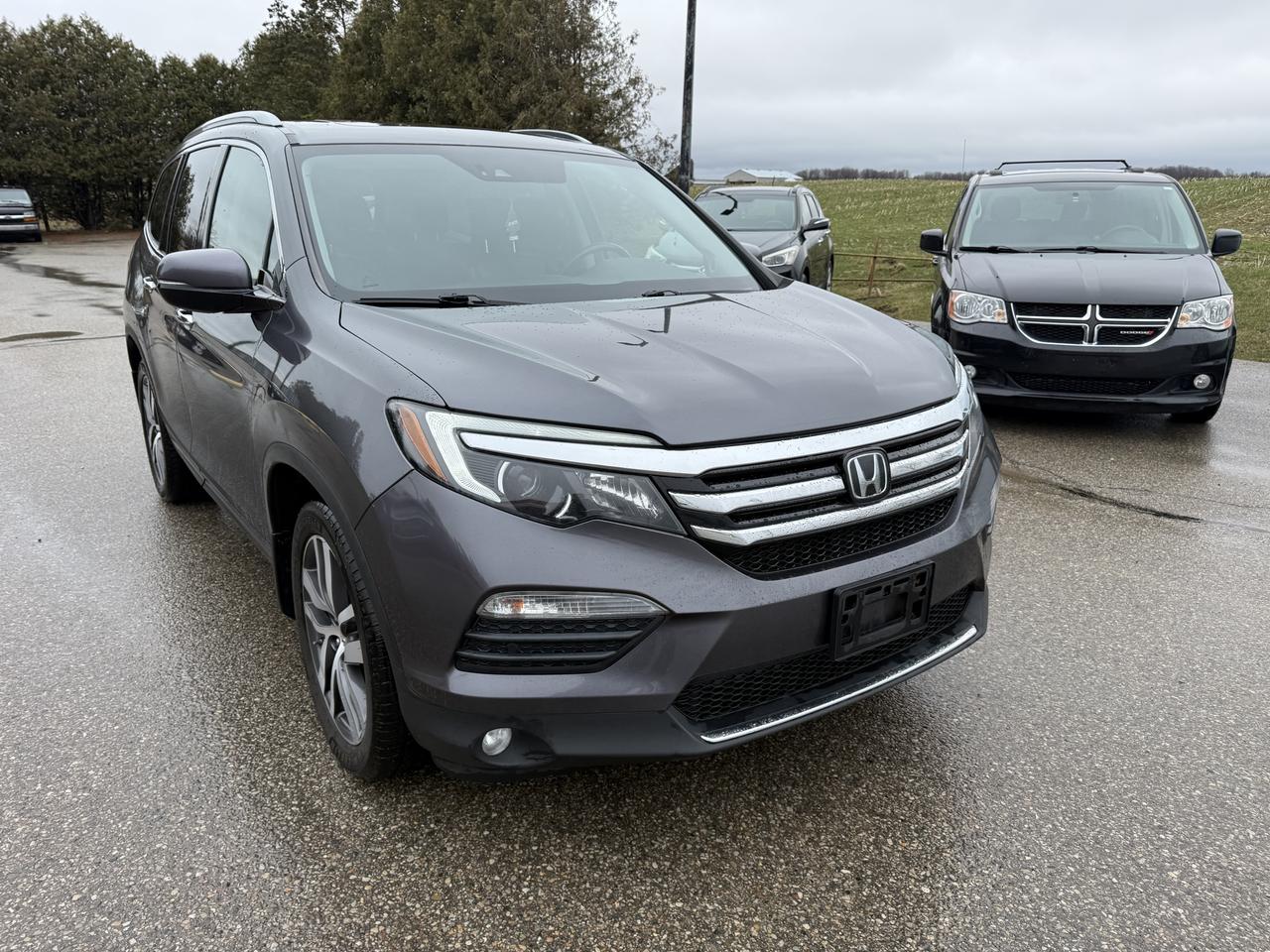 2018 Honda Pilot Touring 4x4 panoramic roof and extra winter tires with steel rims - Photo #1