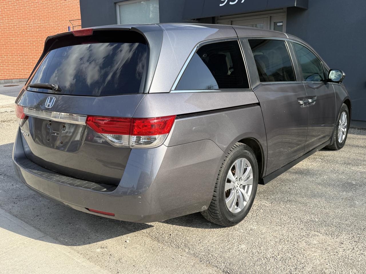 2015 Honda Odyssey EX Photo4