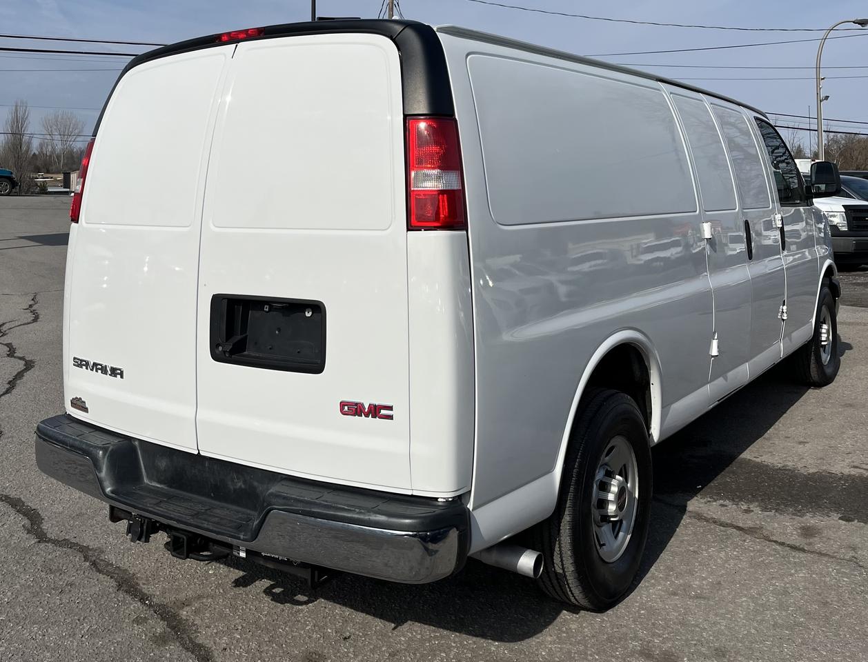 2019 GMC Savana Cargo Van RWD 2500 155" Photo4