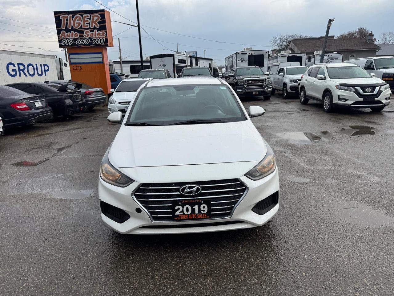 2019 Hyundai Elantra PREFERRED, HATCHBACK, ONLY 159KMS, AUTO, CERT Photo