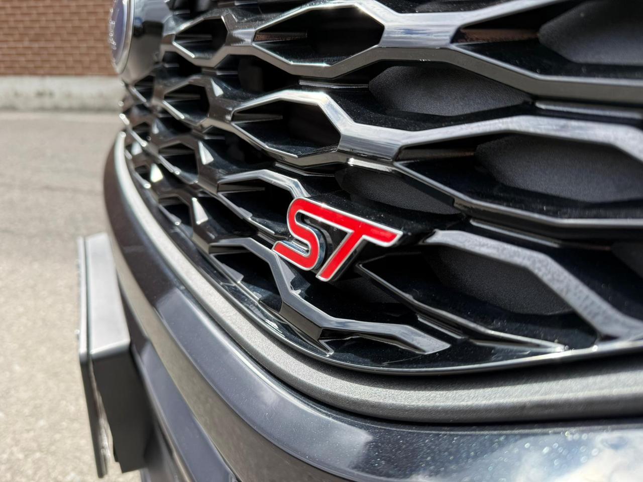 2023 Ford Explorer ST Photo