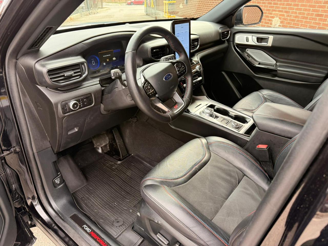 2023 Ford Explorer ST Photo