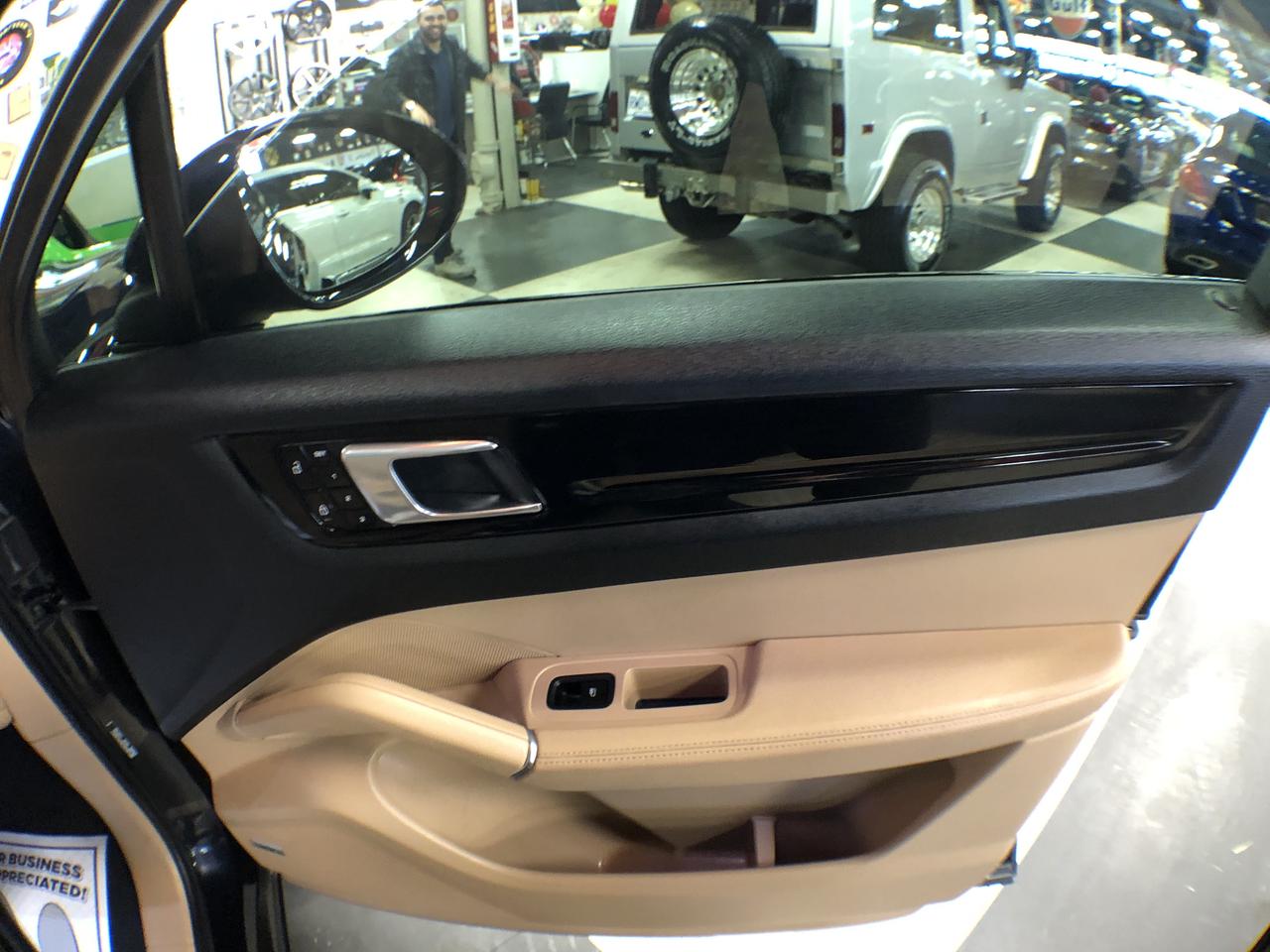 2019 Porsche Cayenne AWD LEATHER PAN/ROOF NAVI B/SPOT L/ASSIST CAMERA Photo