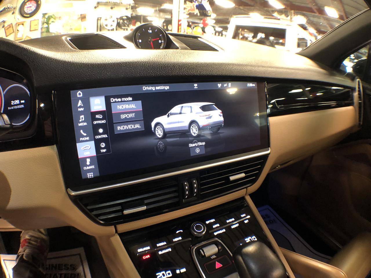 2019 Porsche Cayenne AWD LEATHER PAN/ROOF NAVI B/SPOT L/ASSIST CAMERA Photo