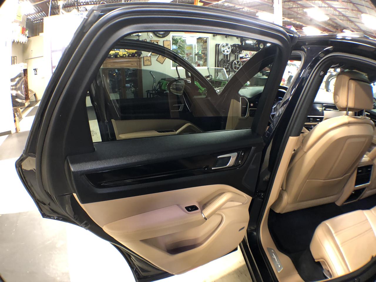 2019 Porsche Cayenne AWD LEATHER PAN/ROOF NAVI B/SPOT L/ASSIST CAMERA Photo