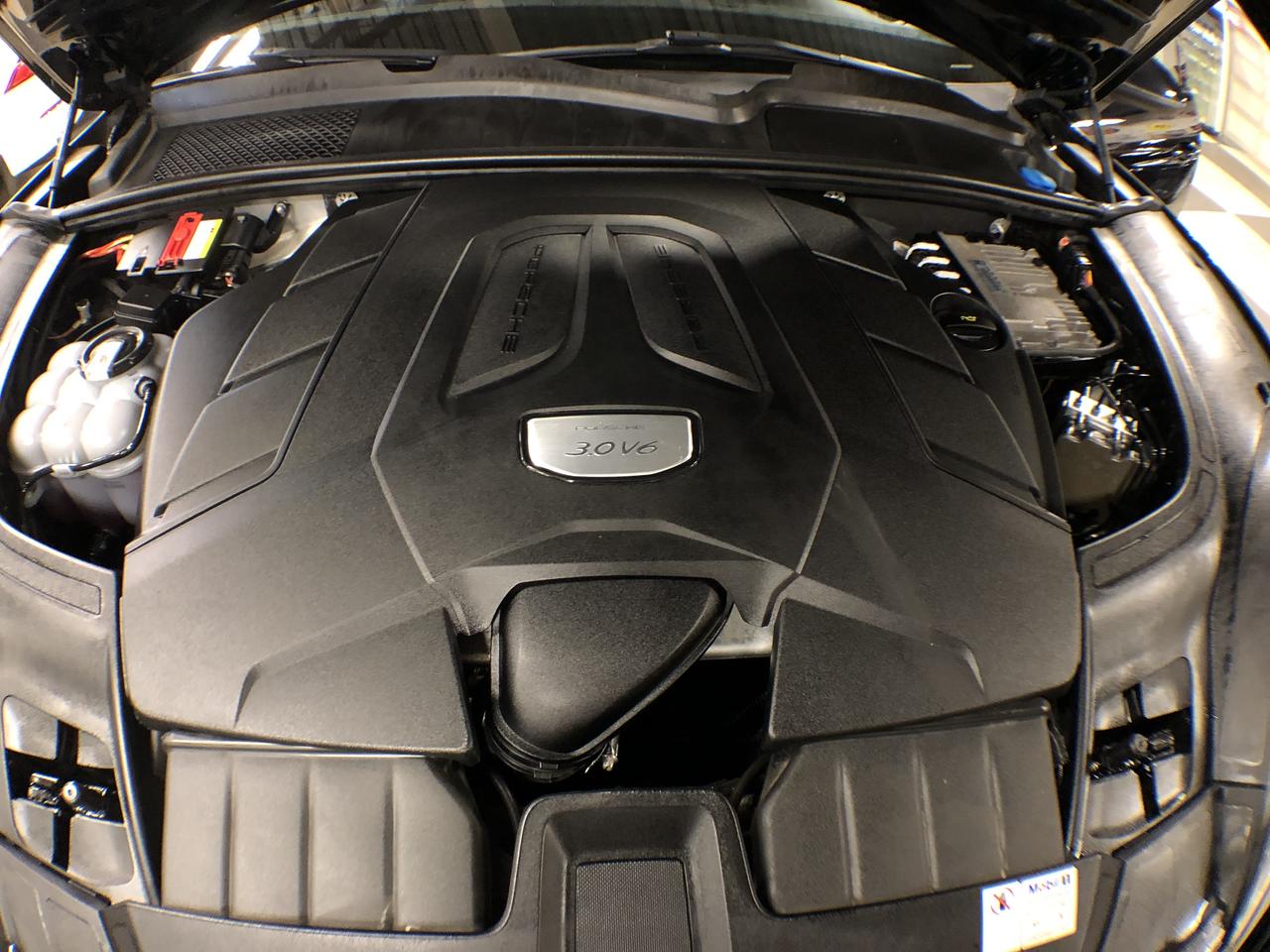 2019 Porsche Cayenne AWD LEATHER PAN/ROOF NAVI B/SPOT L/ASSIST CAMERA Photo