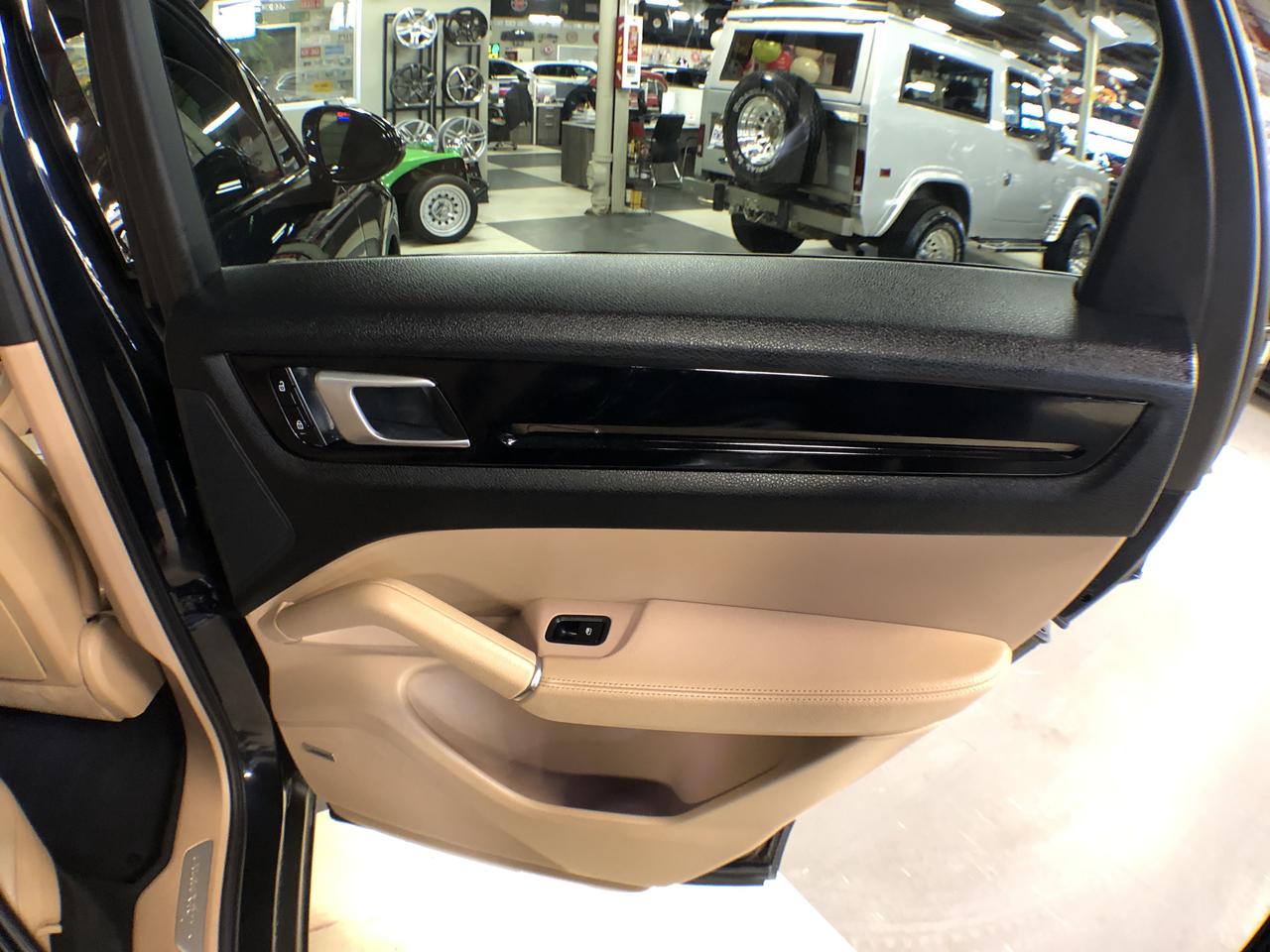 2019 Porsche Cayenne AWD LEATHER PAN/ROOF NAVI B/SPOT L/ASSIST CAMERA Photo