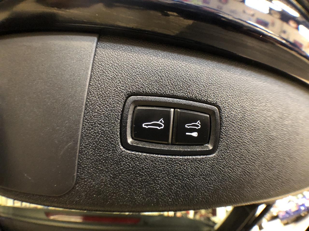 2019 Porsche Cayenne AWD LEATHER PAN/ROOF NAVI B/SPOT L/ASSIST CAMERA Photo