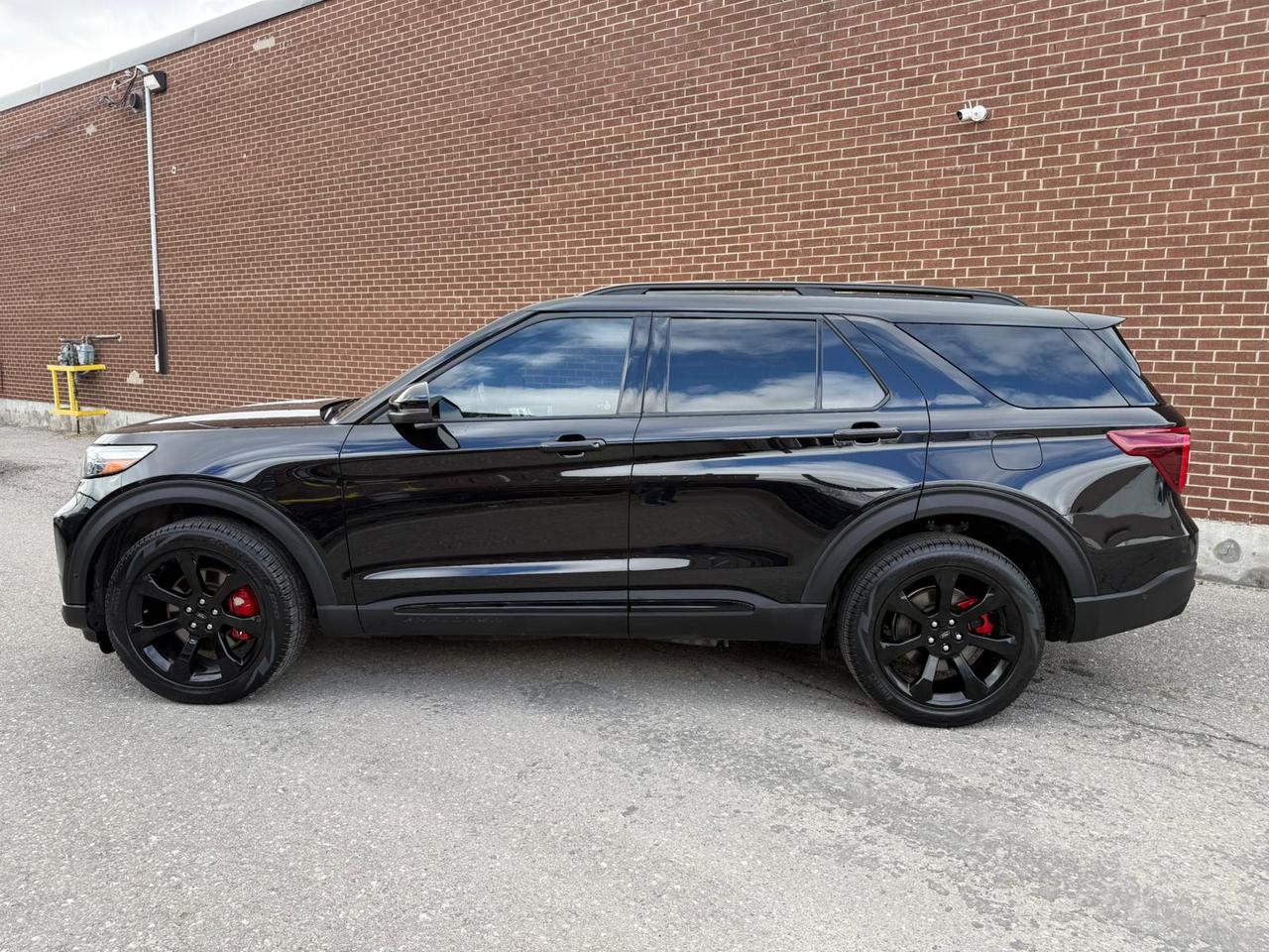 2023 Ford Explorer ST Photo