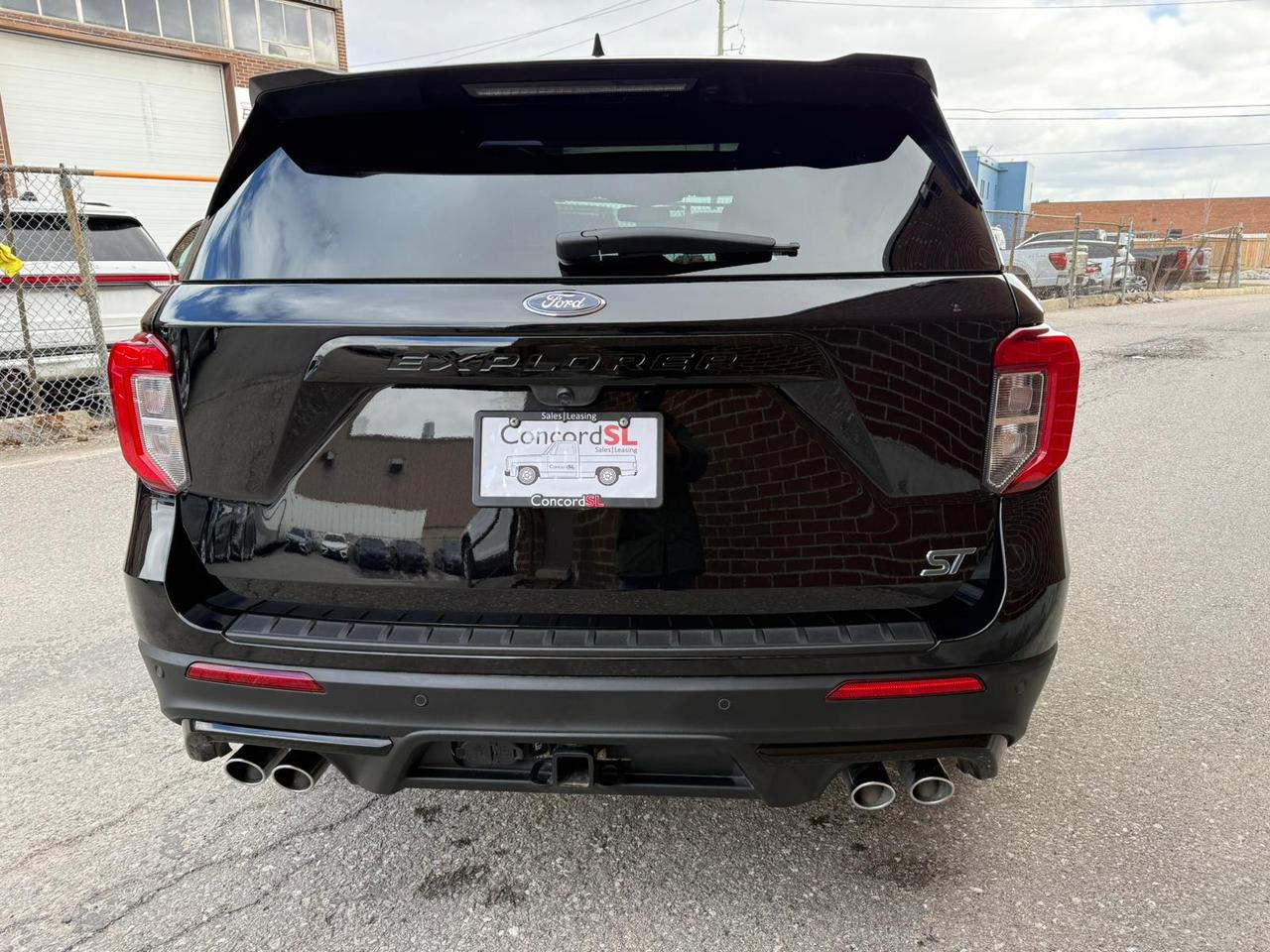 2023 Ford Explorer ST Photo3