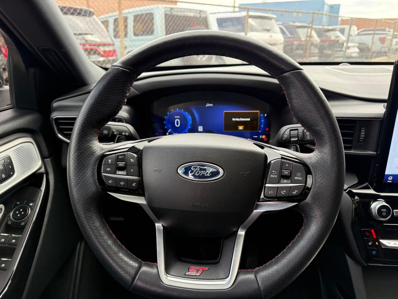 2023 Ford Explorer ST Photo