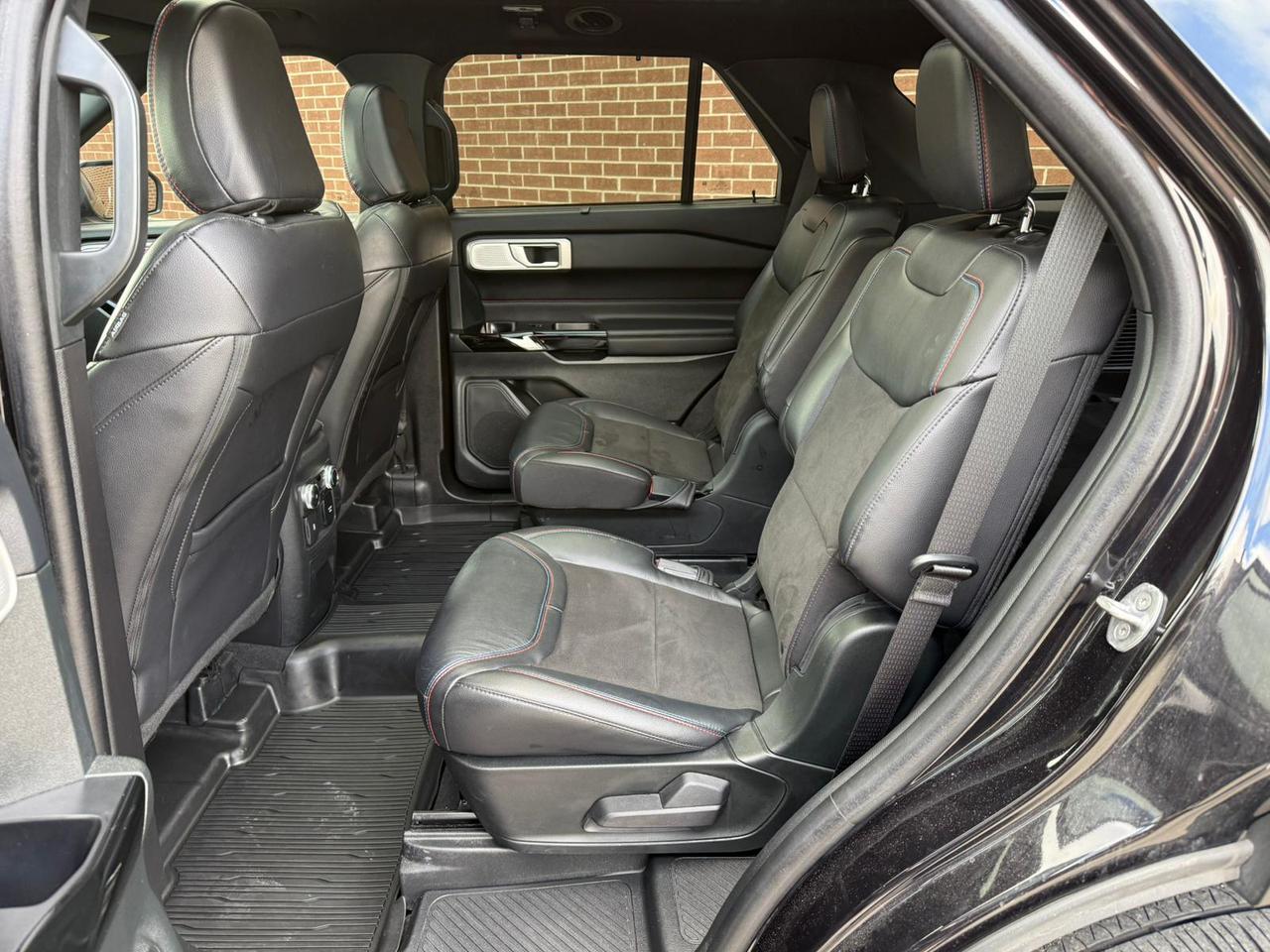 2023 Ford Explorer ST Photo
