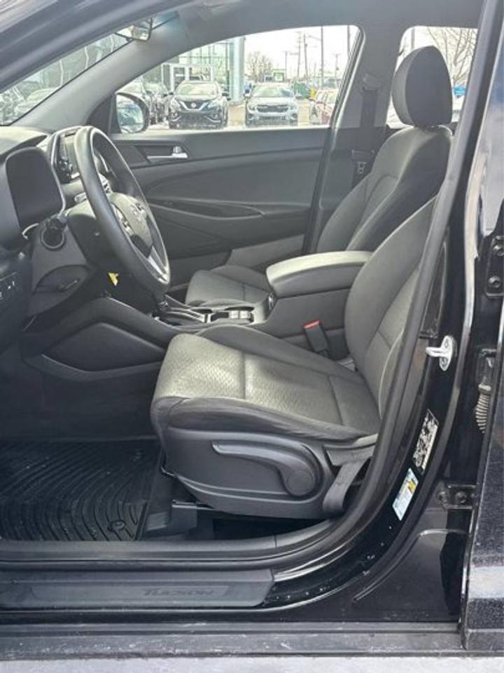 2019 Hyundai Tucson Essential | Safety Pkg | Heated Seats | CarPlay + Android | Rear Camera | and More ! Photo2
