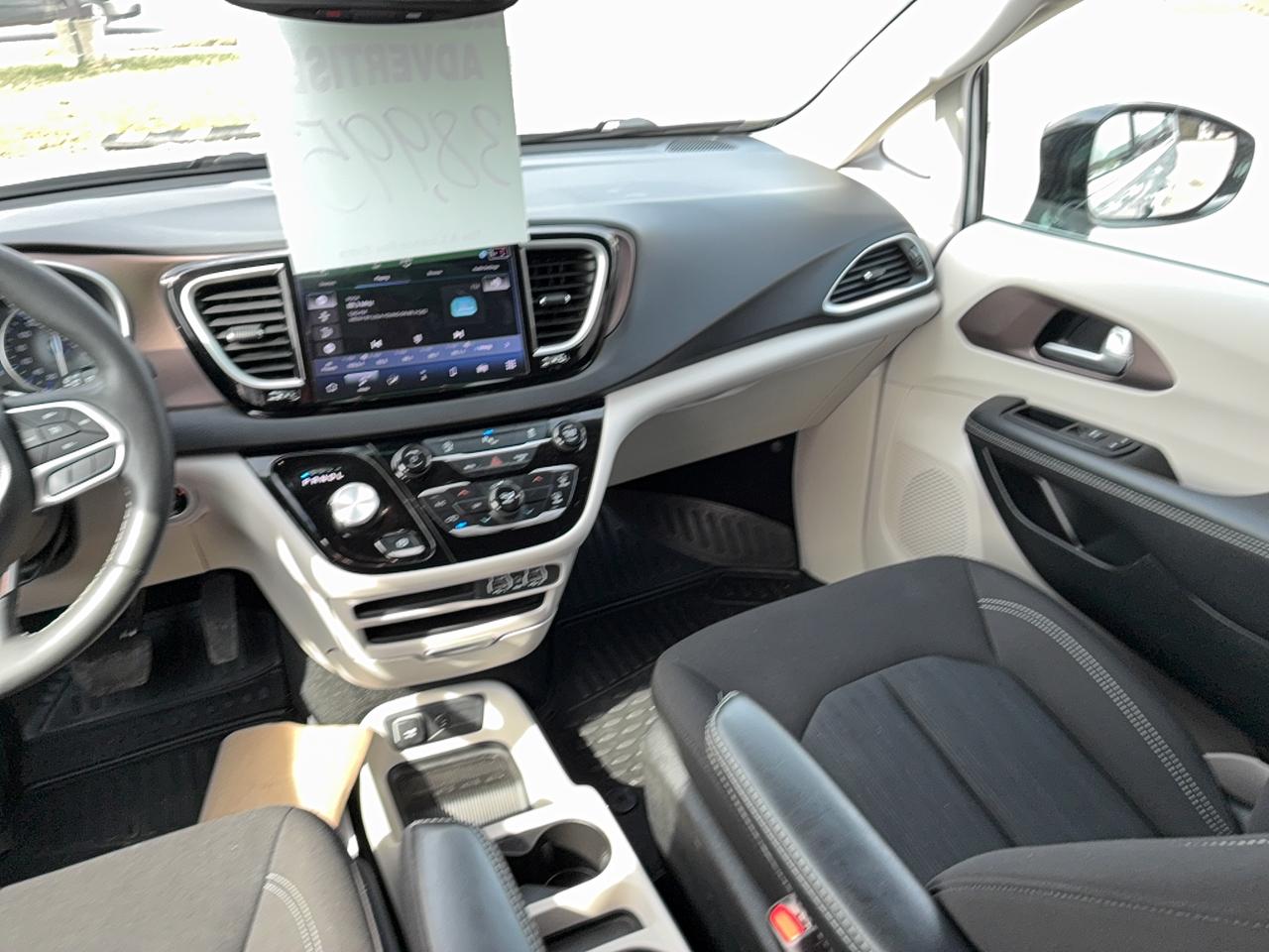 2024 Chrysler Grand Caravan SXT 2WD 7Seater 3.6L6cyl HeatedSeats&SterringWheel Photo